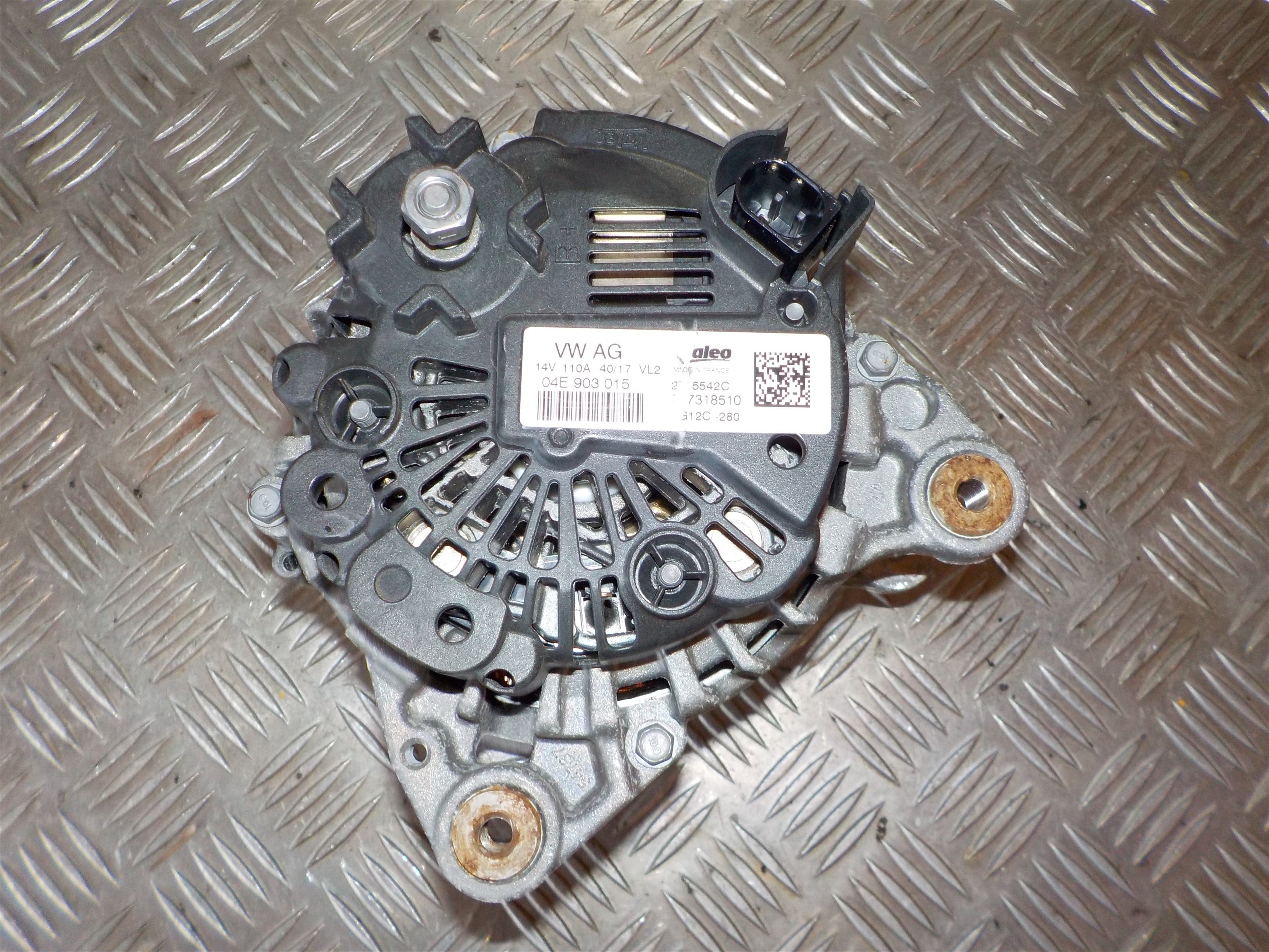 Skoda Fabia Generator Med OEM Nr. 04E903021MX Fra Skoda Ophugger