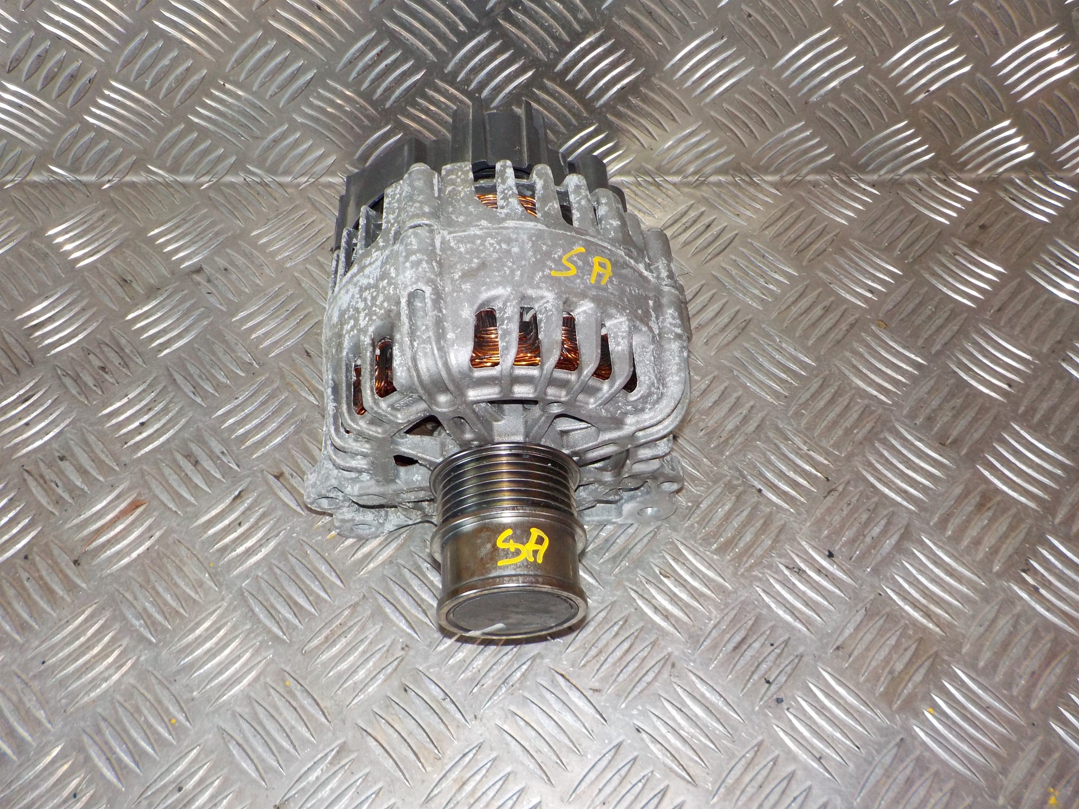 Skoda Fabia Generator Med OEM Nr. 04E903021M Fra Skoda Ophugger