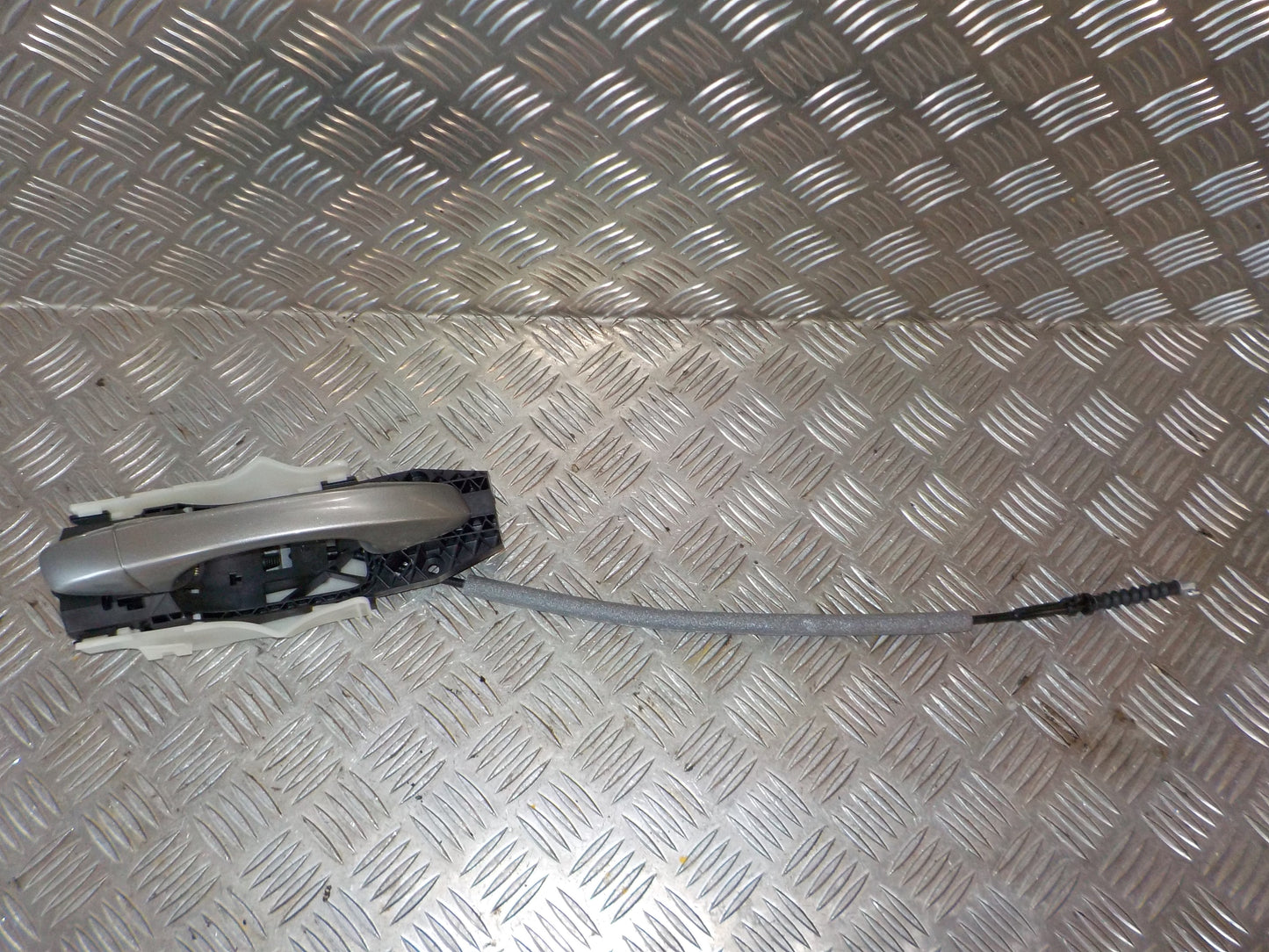 Skoda Fabia Håndtag Udvendig Med OEM Nr. 5N0839885H Fra Skoda Ophugger