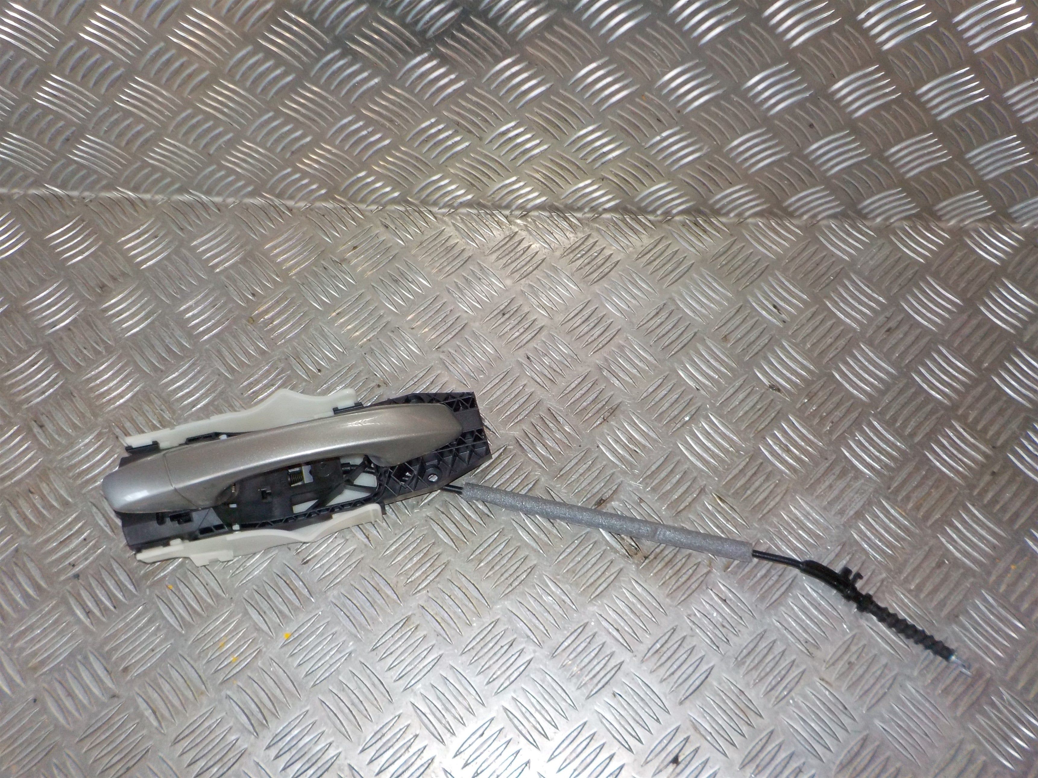 Skoda Fabia Håndtag Udvendig Med OEM Nr. 5N0839885H Fra Skoda Ophugger