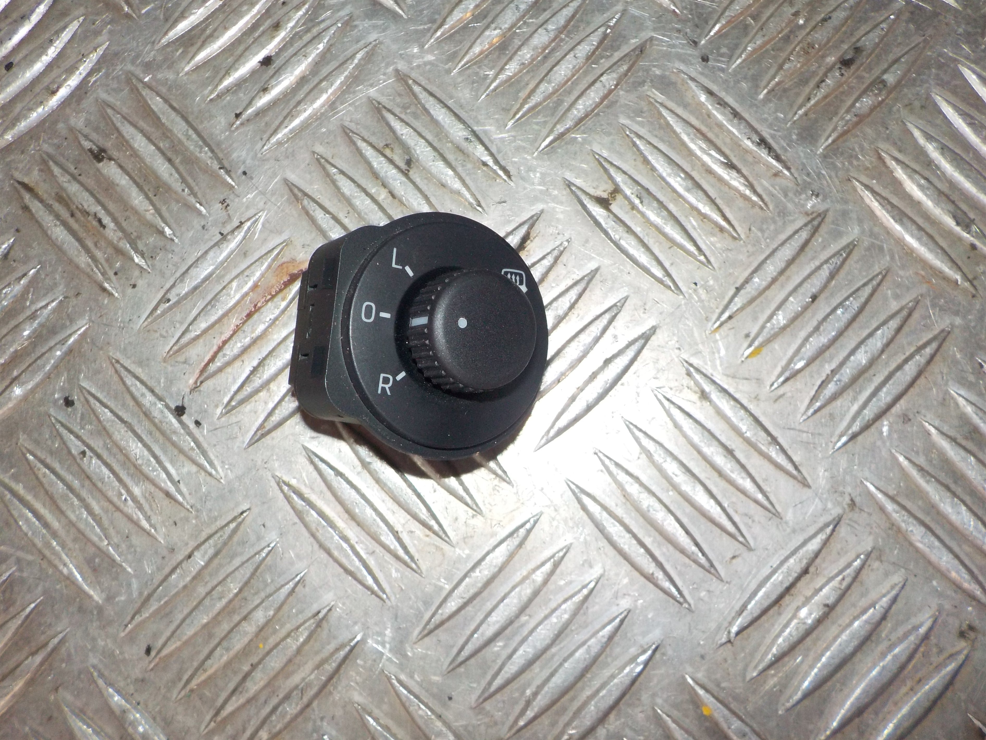 Skoda Fabia Kontakt Sidespejl Med OEM Nr. 5JB959565REH Fra Skoda Ophugger