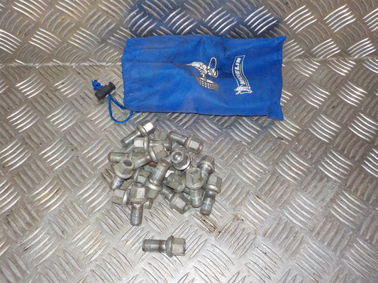 Skoda Fabia Hjulbolte/Møtrikker Med OEM Nr. WHT001812 Fra Skoda Ophugger