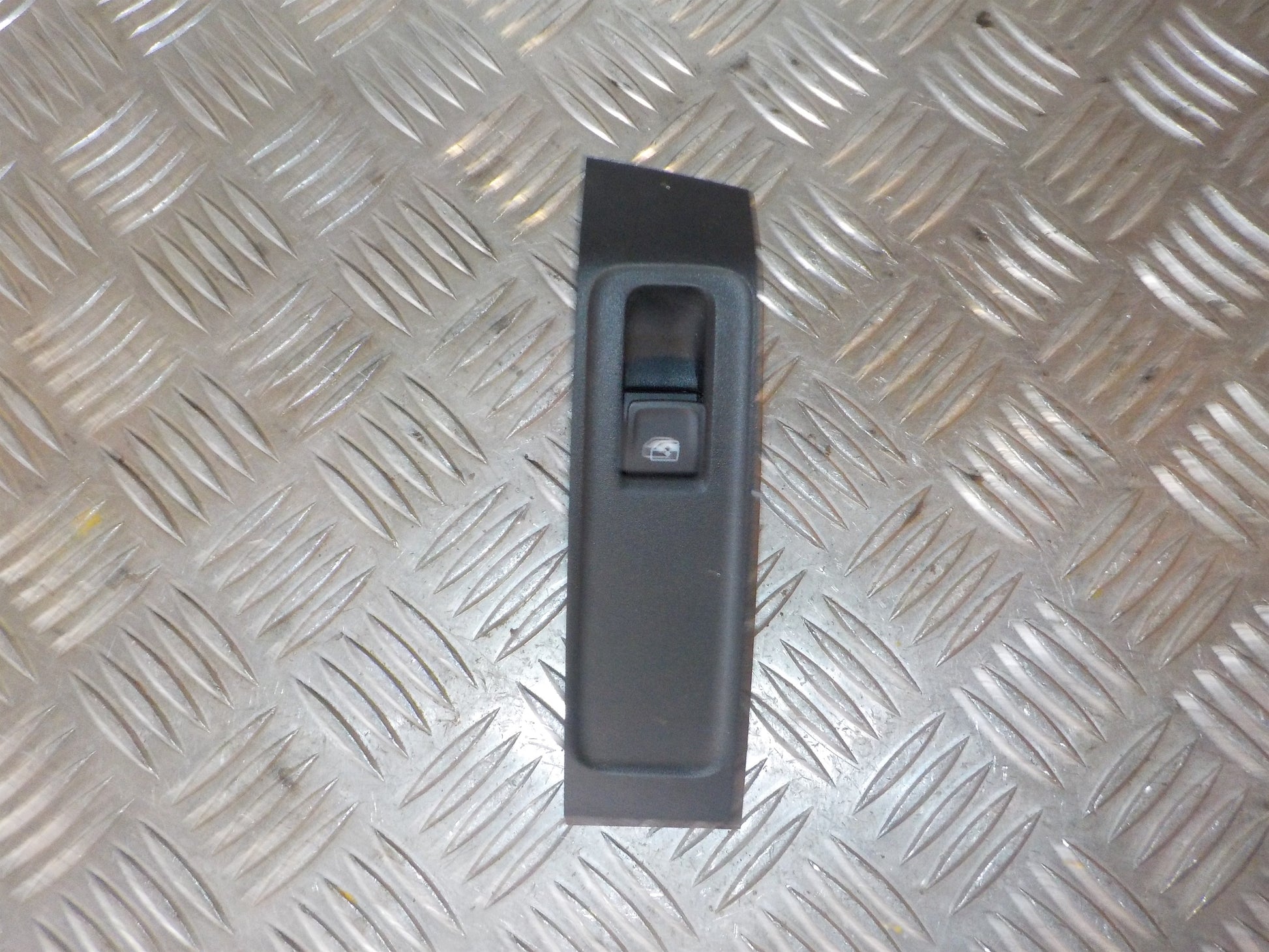 Skoda Fabia Kontakt Rudehejs Med OEM Nr. 5JA959855A Fra Skoda Ophugger