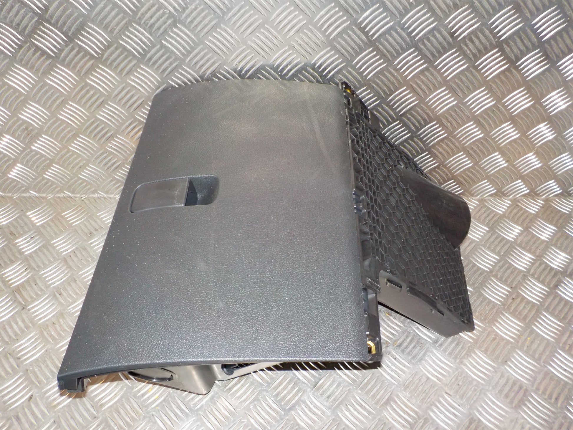 Skoda Fabia Handskerum Med OEM Nr. 6V1857097H Fra Skoda Ophugger