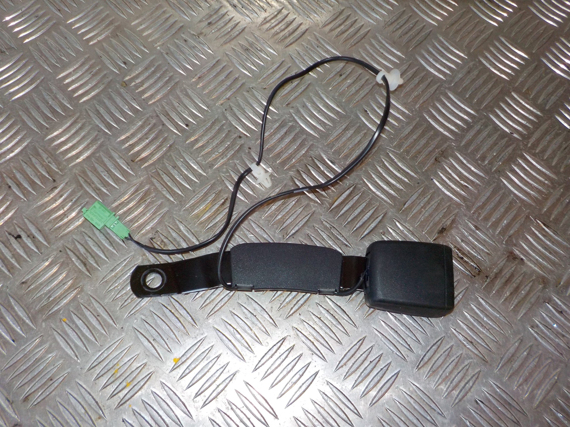 Skoda Fabia Seleholder (/-Lås) Med OEM Nr. 6V0857755C Fra Skoda Ophugger