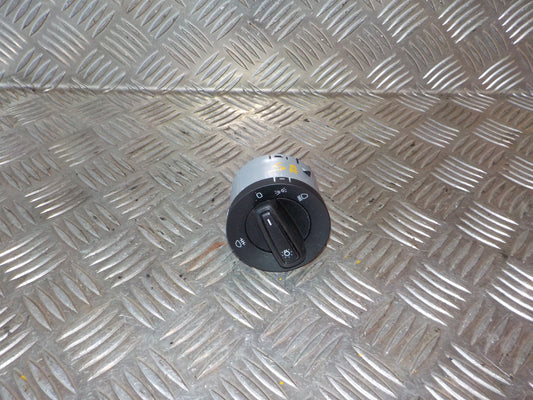 Skoda Fabia Kontakt Lys Med OEM Nr. 5E0941431G Fra Skoda Ophugger