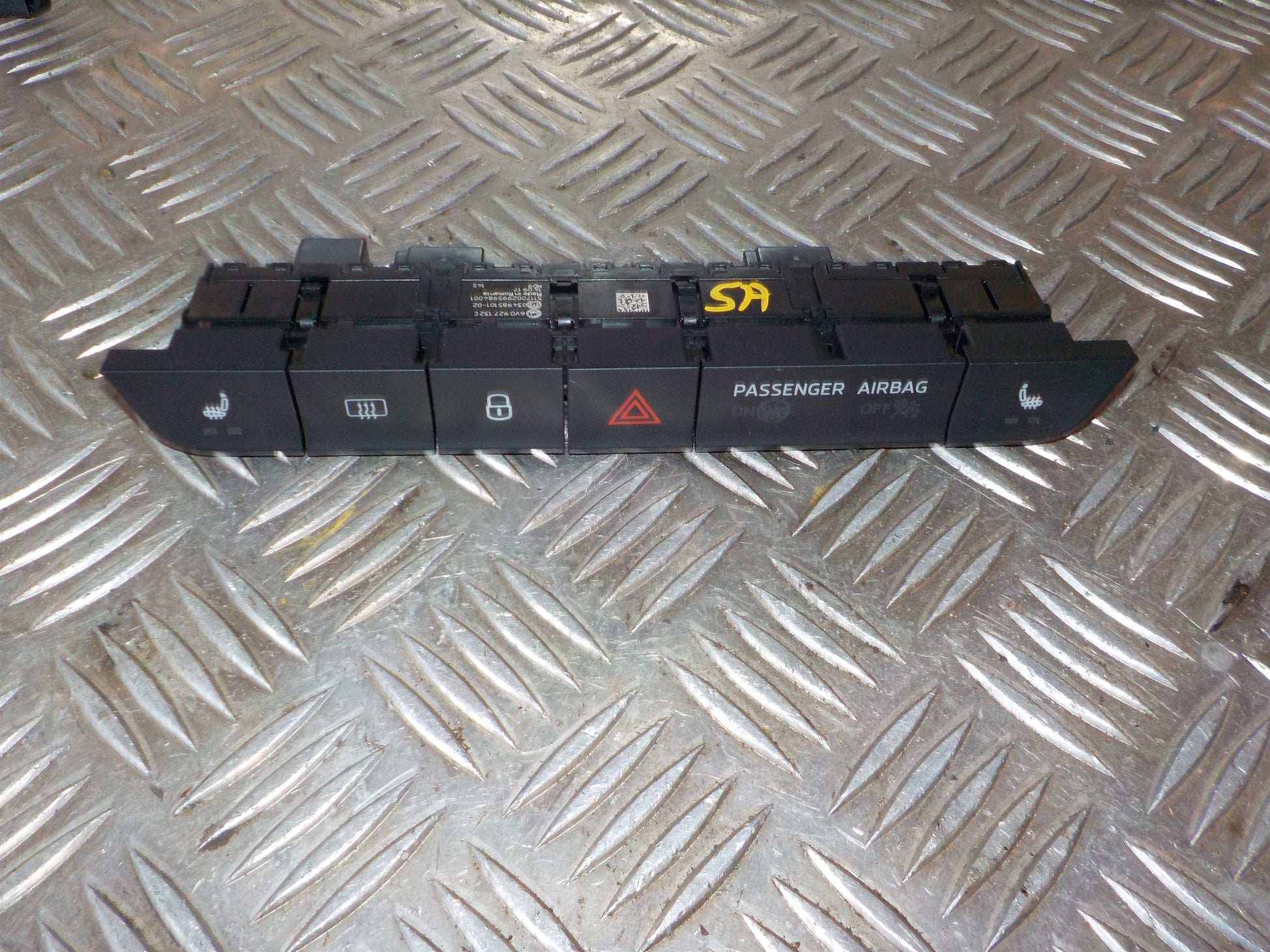 Skoda Fabia Kontakt Katastrofe Med OEM Nr. 6V0927132C Fra Skoda Ophugger