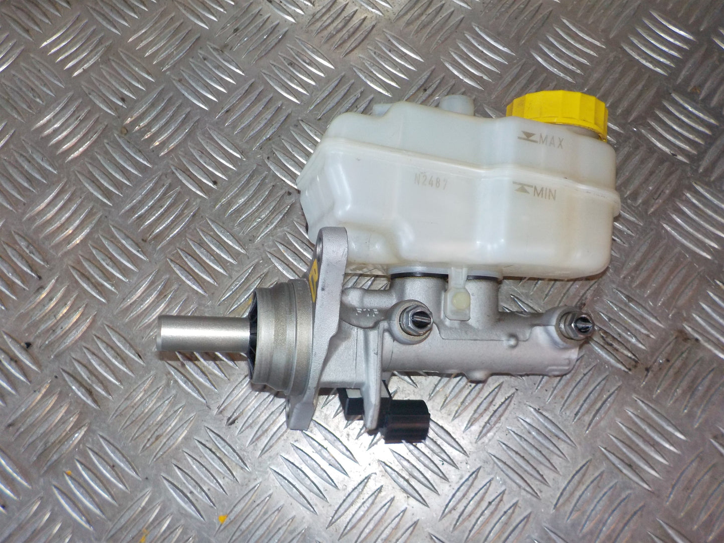 Skoda Fabia Bremsehovedcylinder Med OEM Nr. 6R1611019D Fra Skoda Ophugger