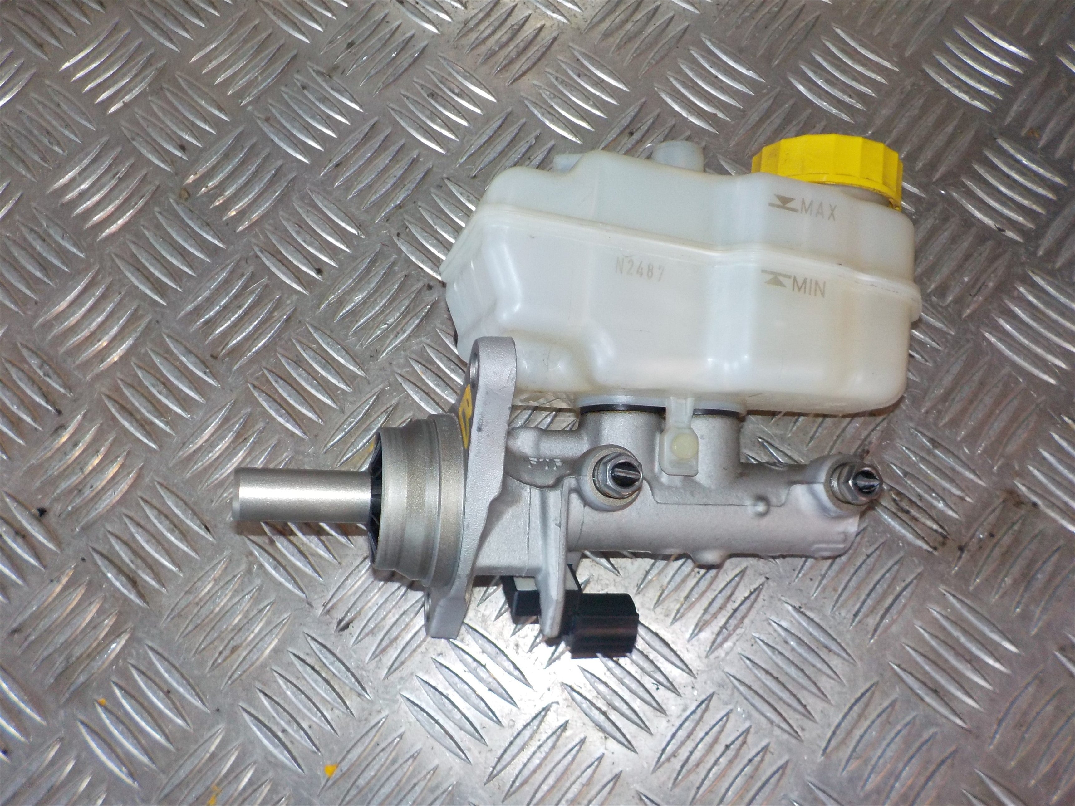 Skoda Fabia Bremsehovedcylinder Med OEM Nr. 6R1611019D Fra Skoda Ophugger