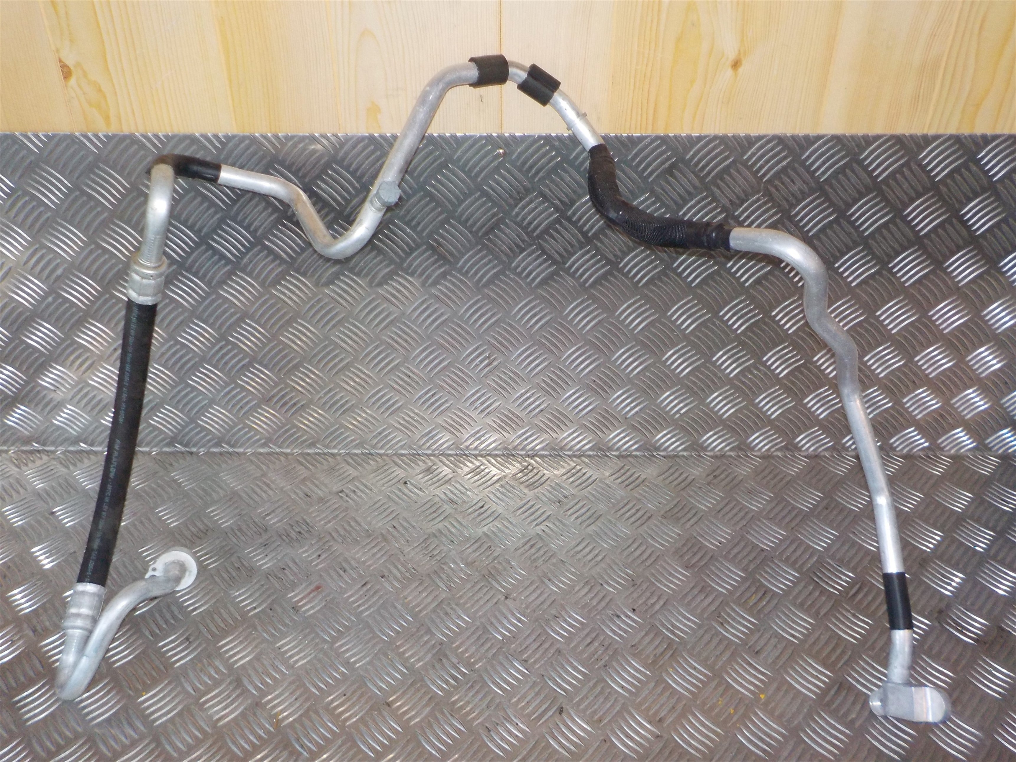 Skoda Fabia Aircond. Rør/Slang/Ventiler Med OEM Nr. 6C0816743Q Fra Skoda Ophugger