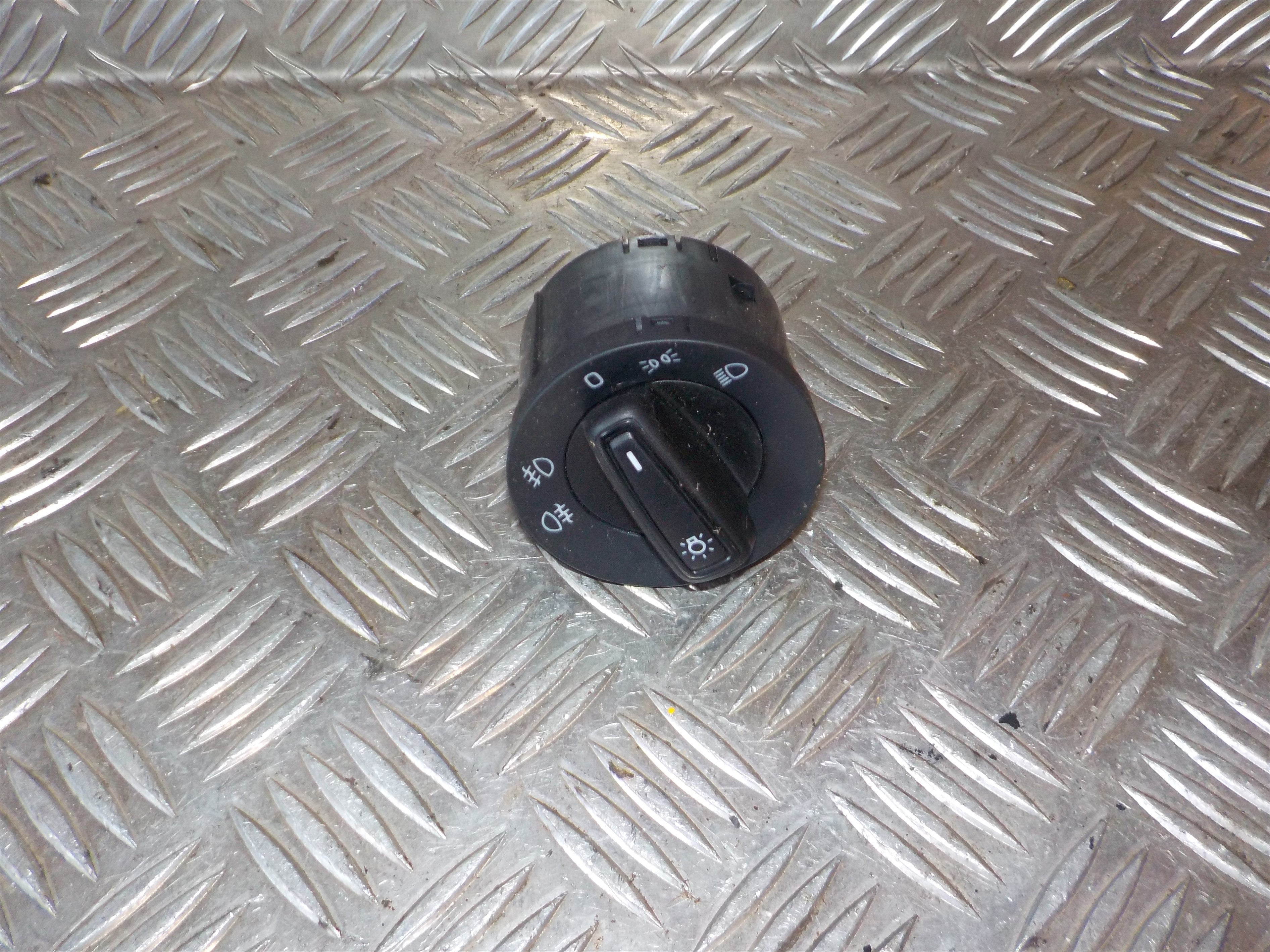 Skoda Octavia Kontakt Lys Med OEM Nr. 5E0941431F Fra Skoda Ophugger