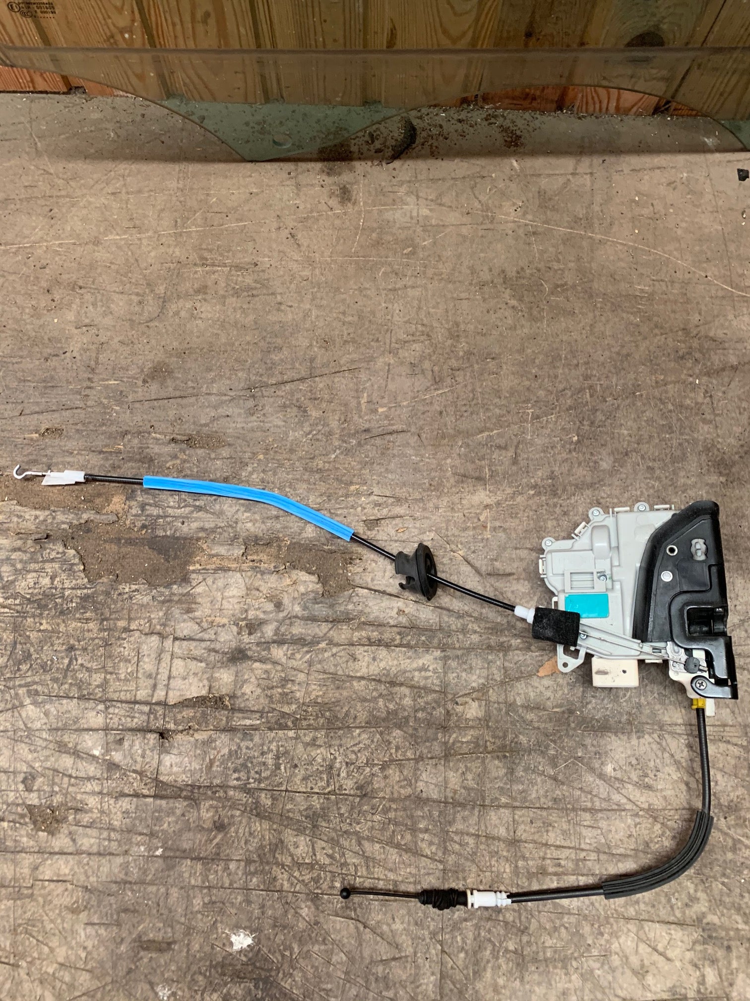 Audi A4 Dørlås Med OEM Nr. 8J1837016D Fra Audi Ophugger