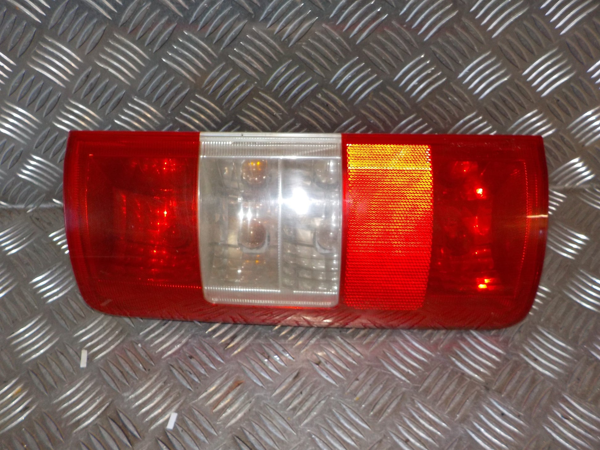 Ford Transit Connect Baglygte Med OEM Nr. Ophugger Fra Ford Ophugger