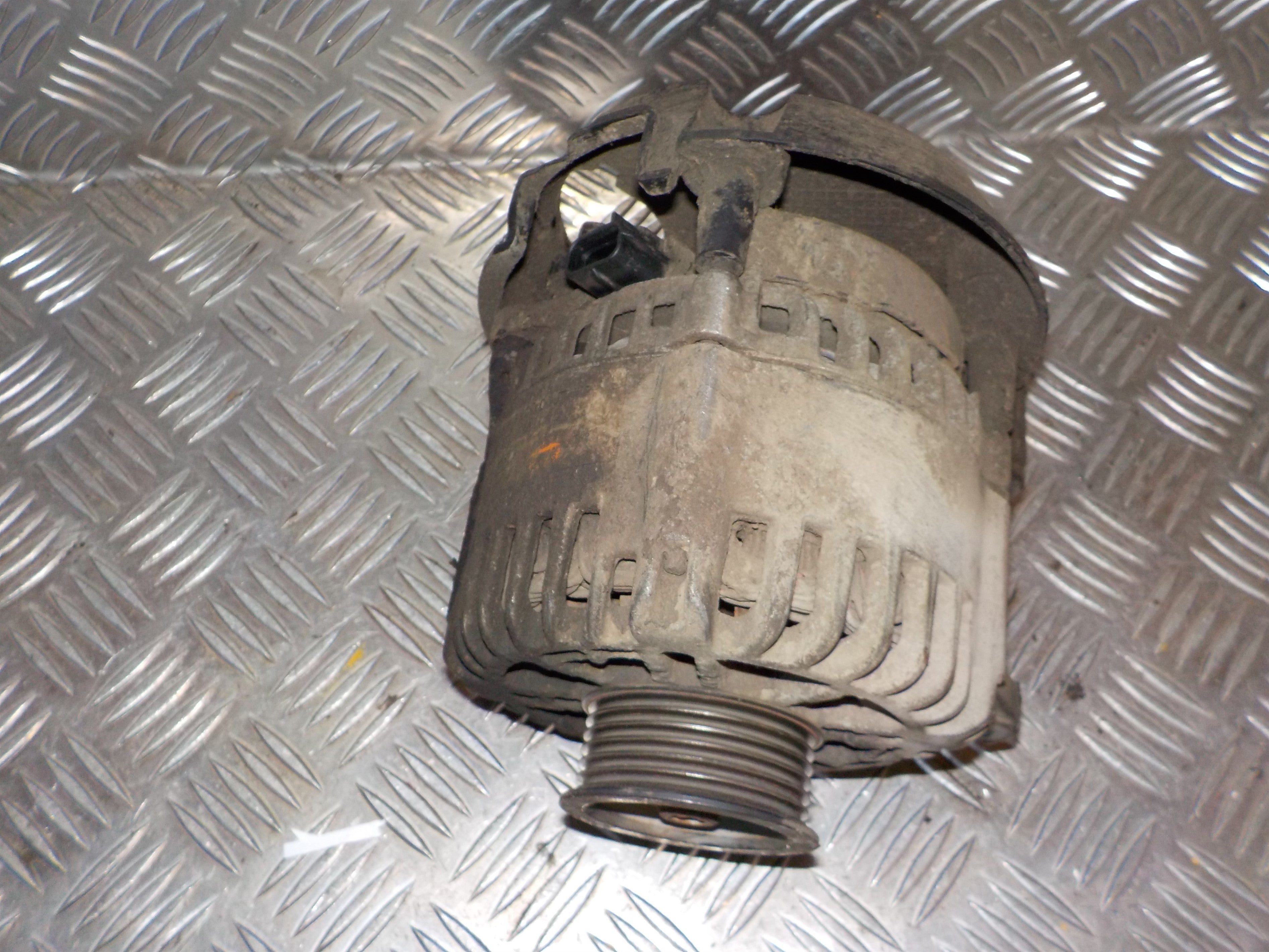 Ford Transit Connect Generator Med OEM Nr. 0986049181 Fra Ford Ophugger