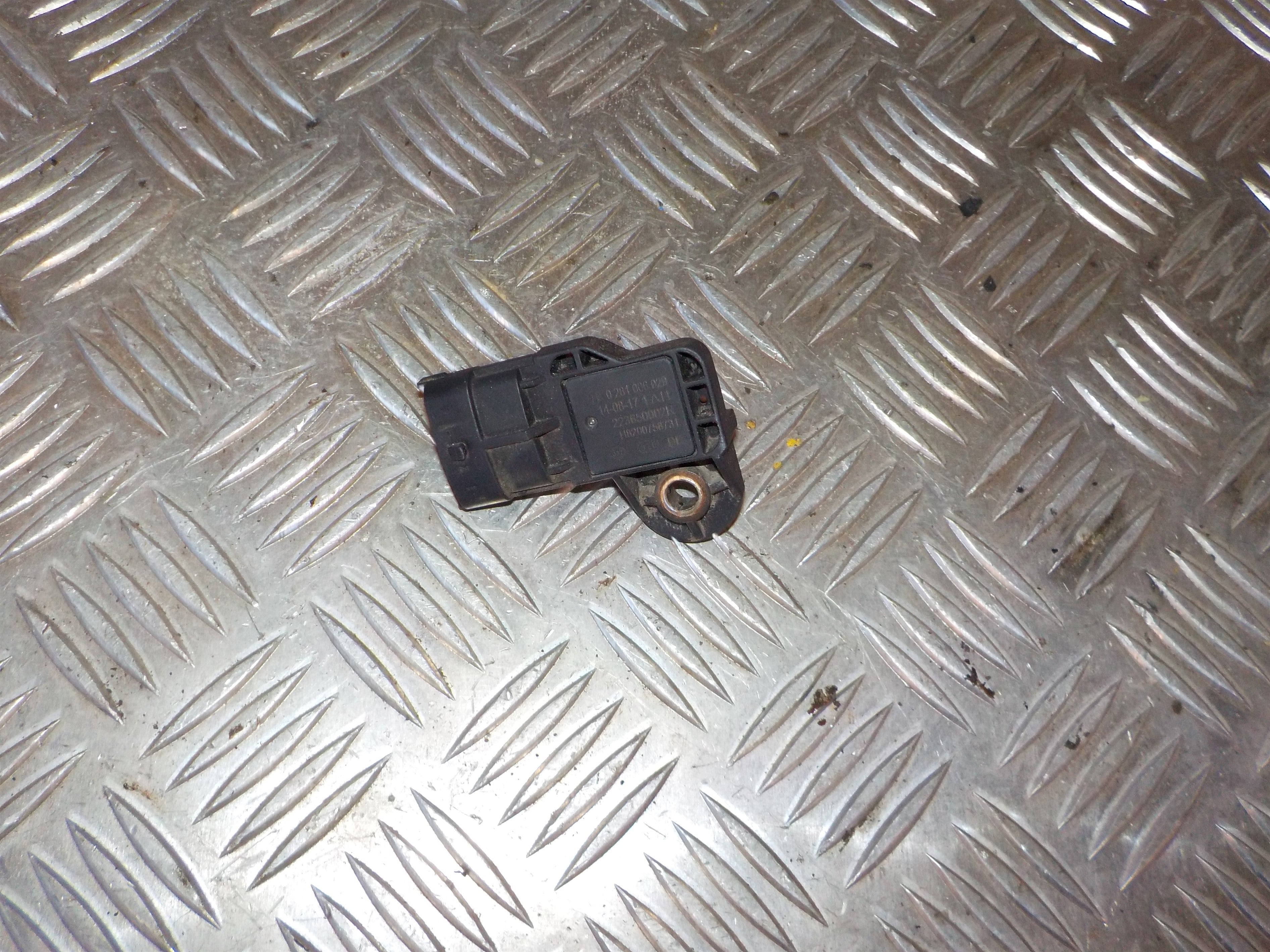 Renault Clio 4 Map Sensor Med OEM Nr. 223650002R Fra Renault Ophugger