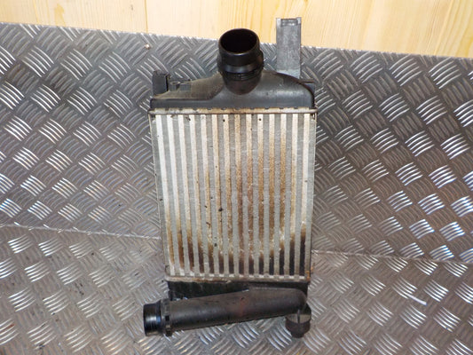 Renault Clio 4 Køler Intercooler Med OEM Nr. 144963014R Fra Renault Ophugger