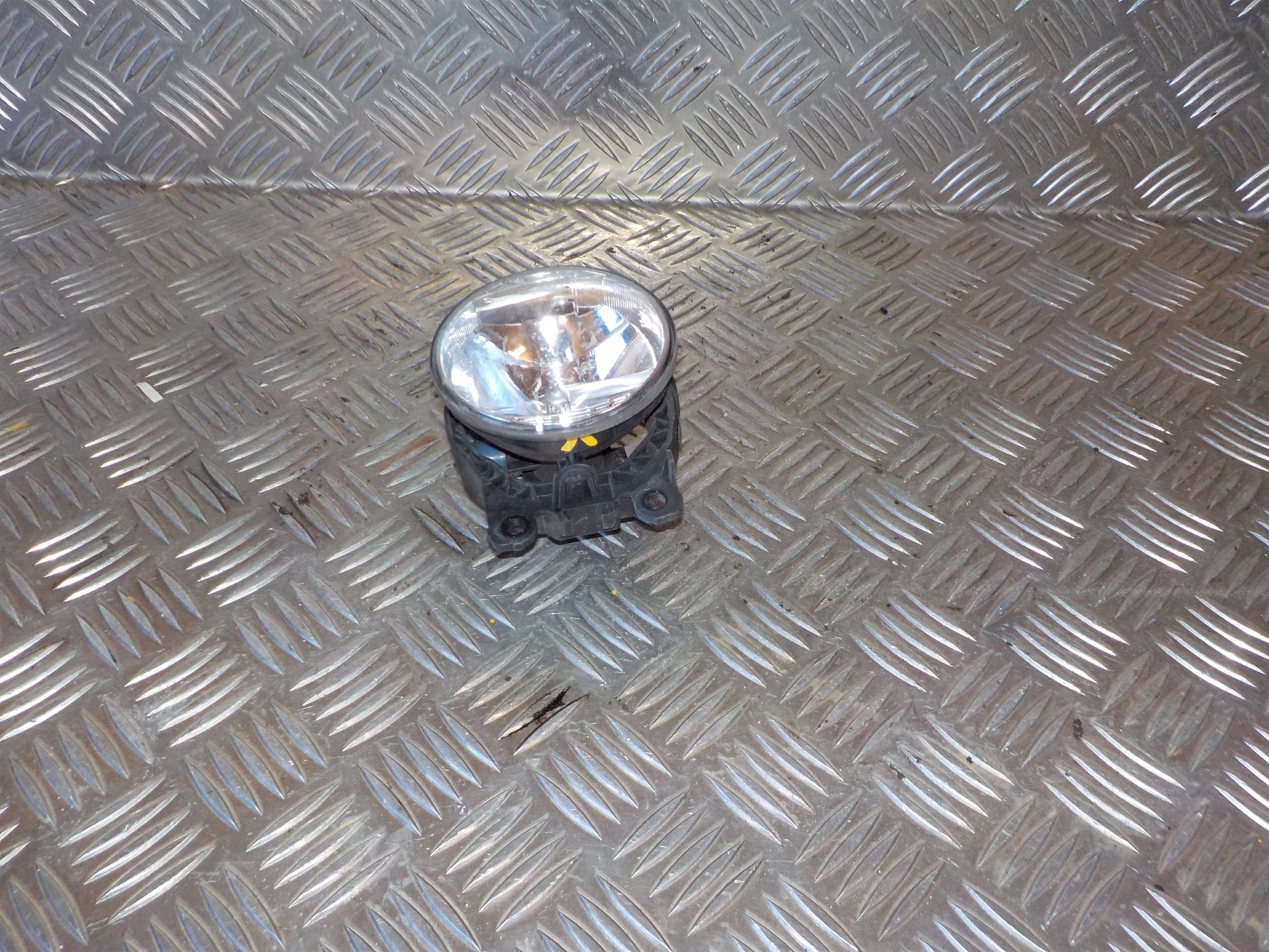 Renault Clio 4 Tågelygte For Med OEM Nr. 261500097R Fra Renault Ophugger