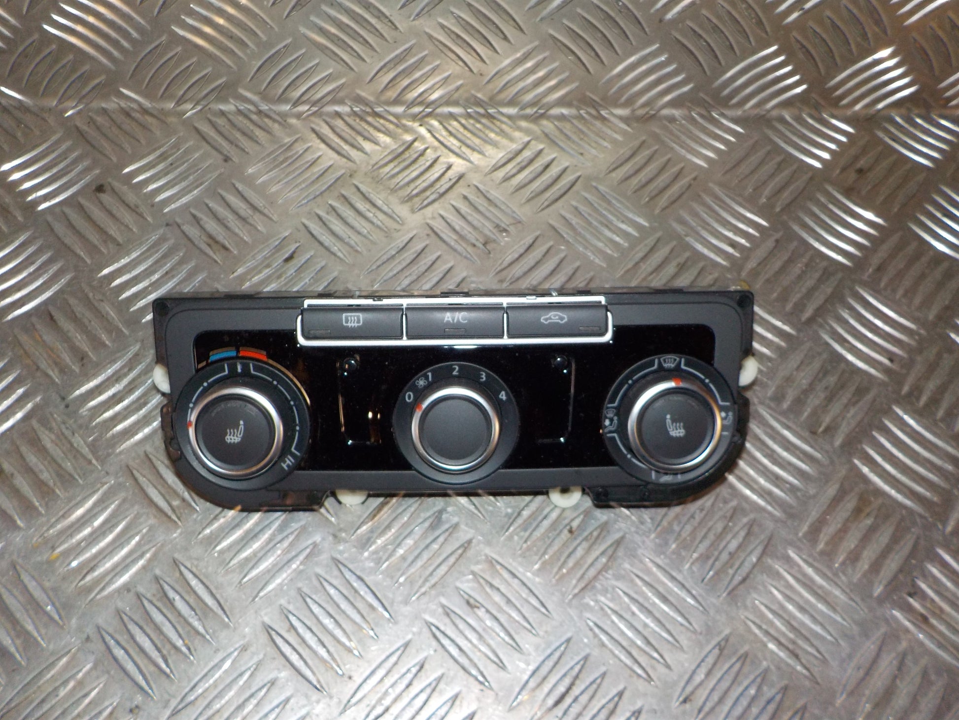 VW Tiguan 5N Varmeregulering Med OEM Nr. 7N0907426CA Fra VW Ophugger