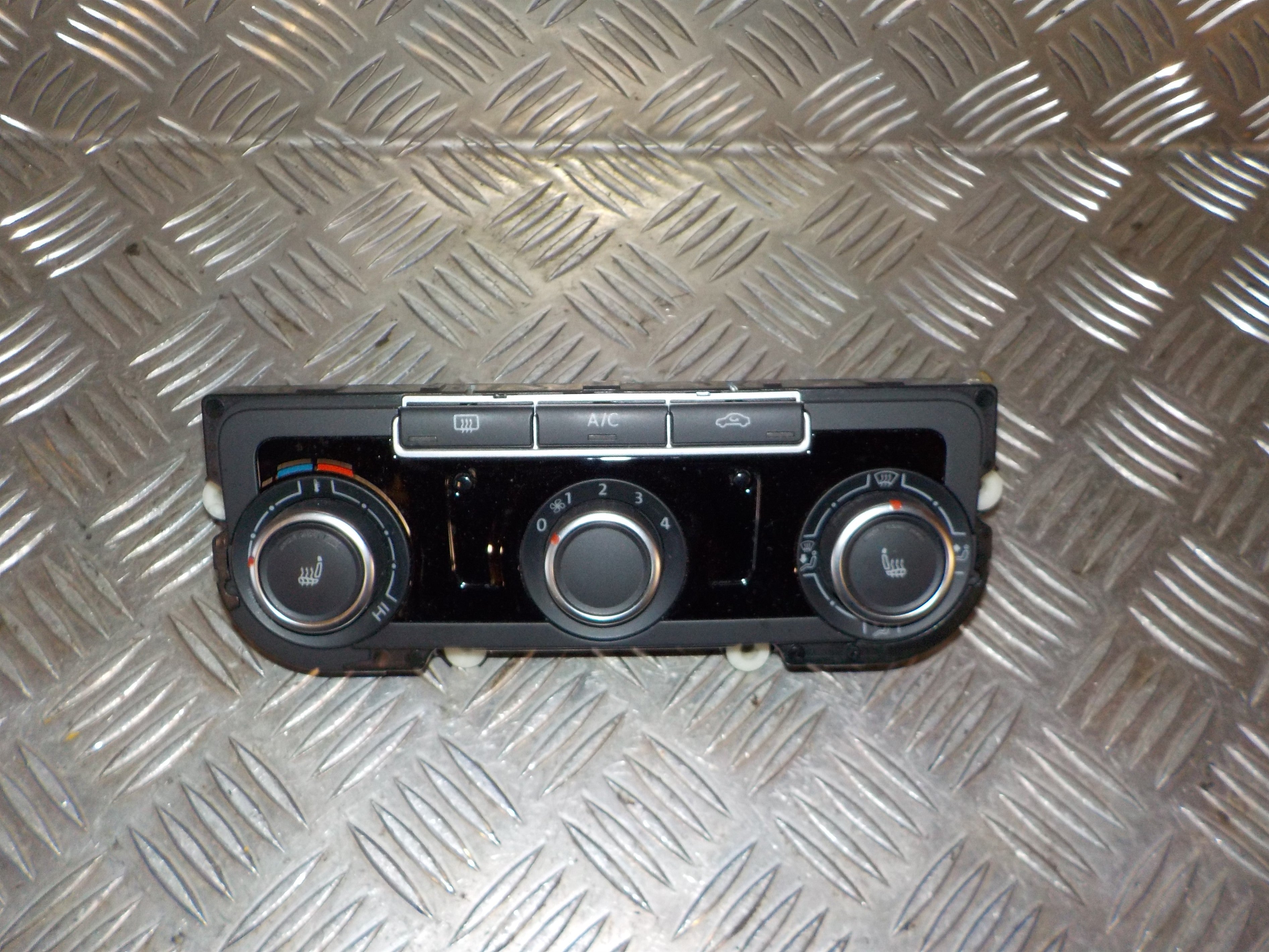 VW Tiguan Varmeregulering Med OEM Nr. 7N0907426CA Fra VW Ophugger