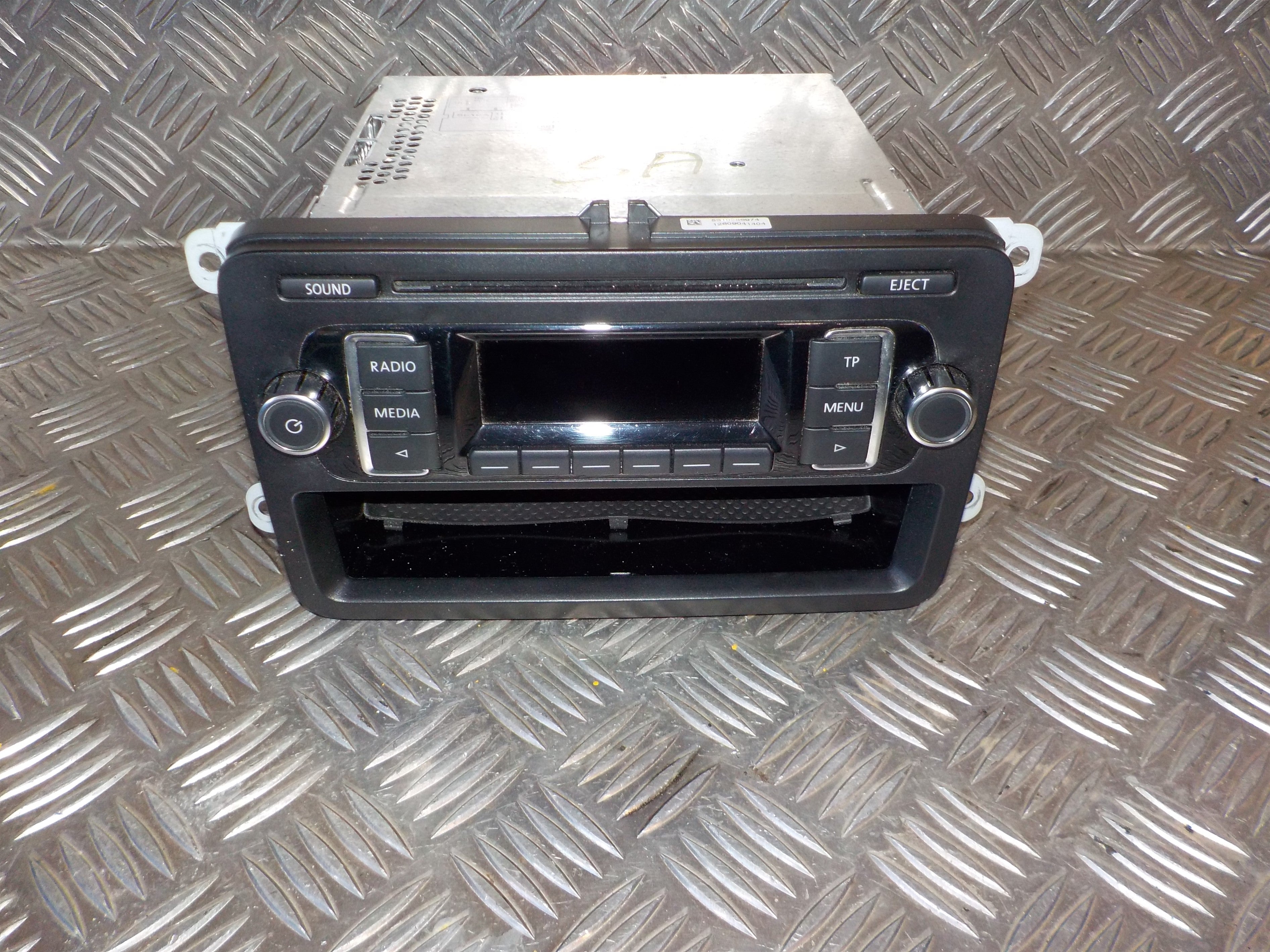 VW Tiguan Radio M/Cd Med OEM Nr. 5M0035156D Fra VW Ophugger