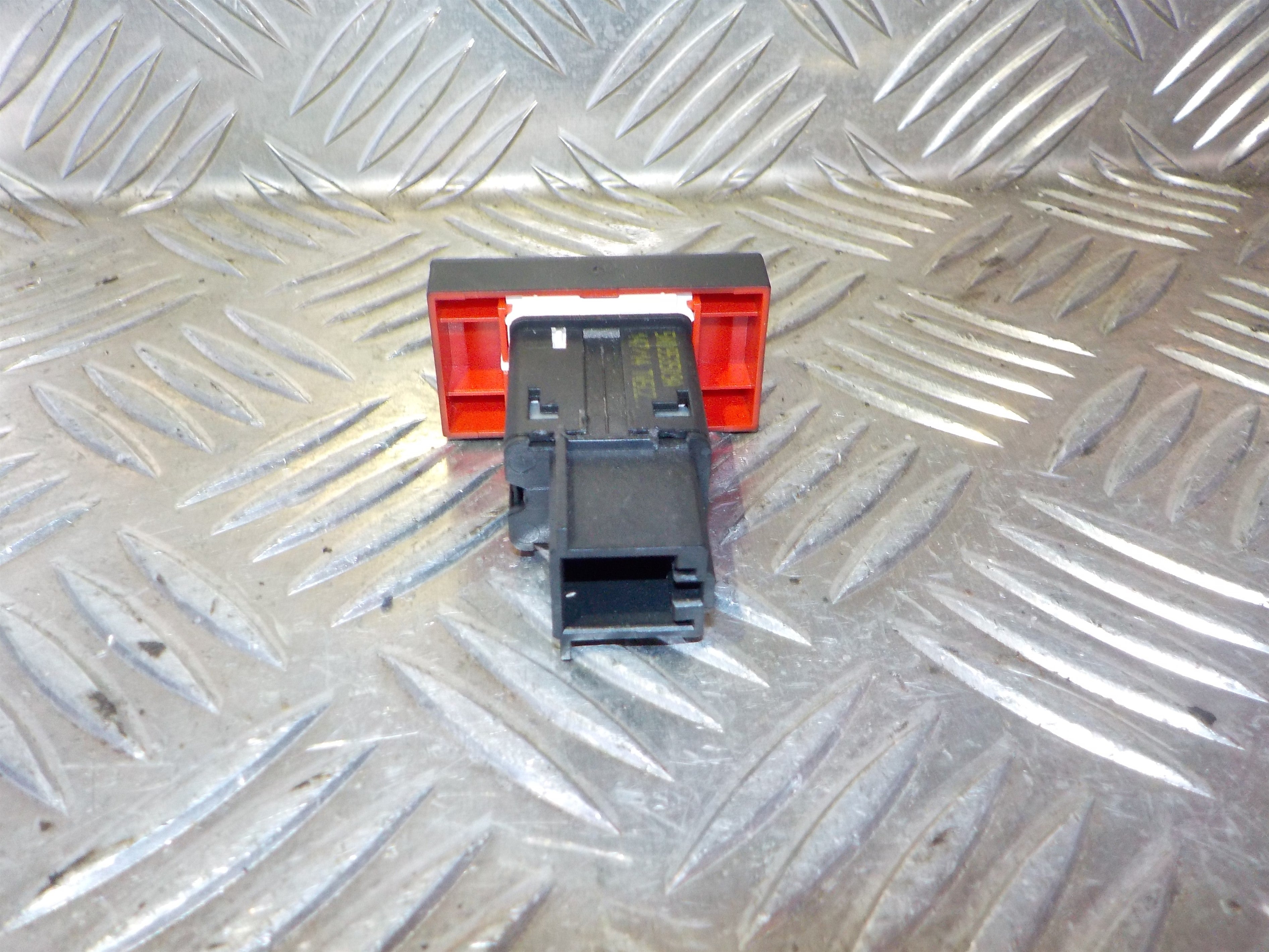 VW Tiguan Kontakt Katastrofe Med OEM Nr. 5N1953509A Fra VW Ophugger
