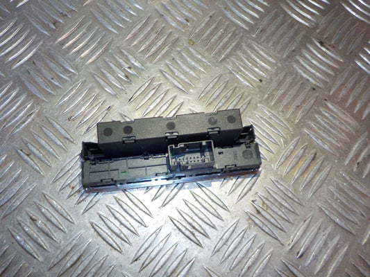 VW Tiguan 5N Kontakt Diverse Med OEM Nr. 5N1927132R Fra VW Ophugger