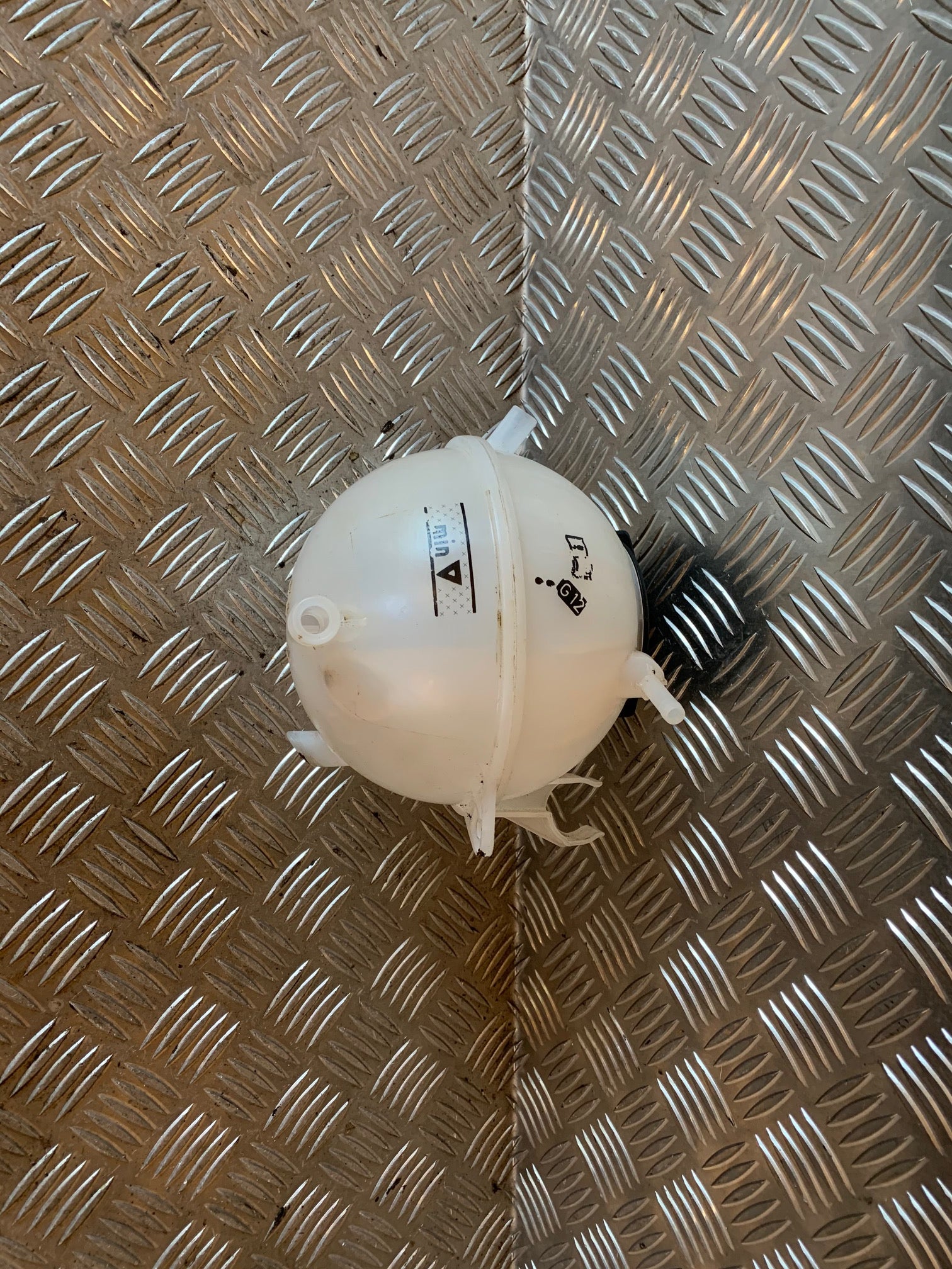 VW Tiguan Ekspansionsbehold Med OEM Nr. 1K0121407F Fra VW Ophugger