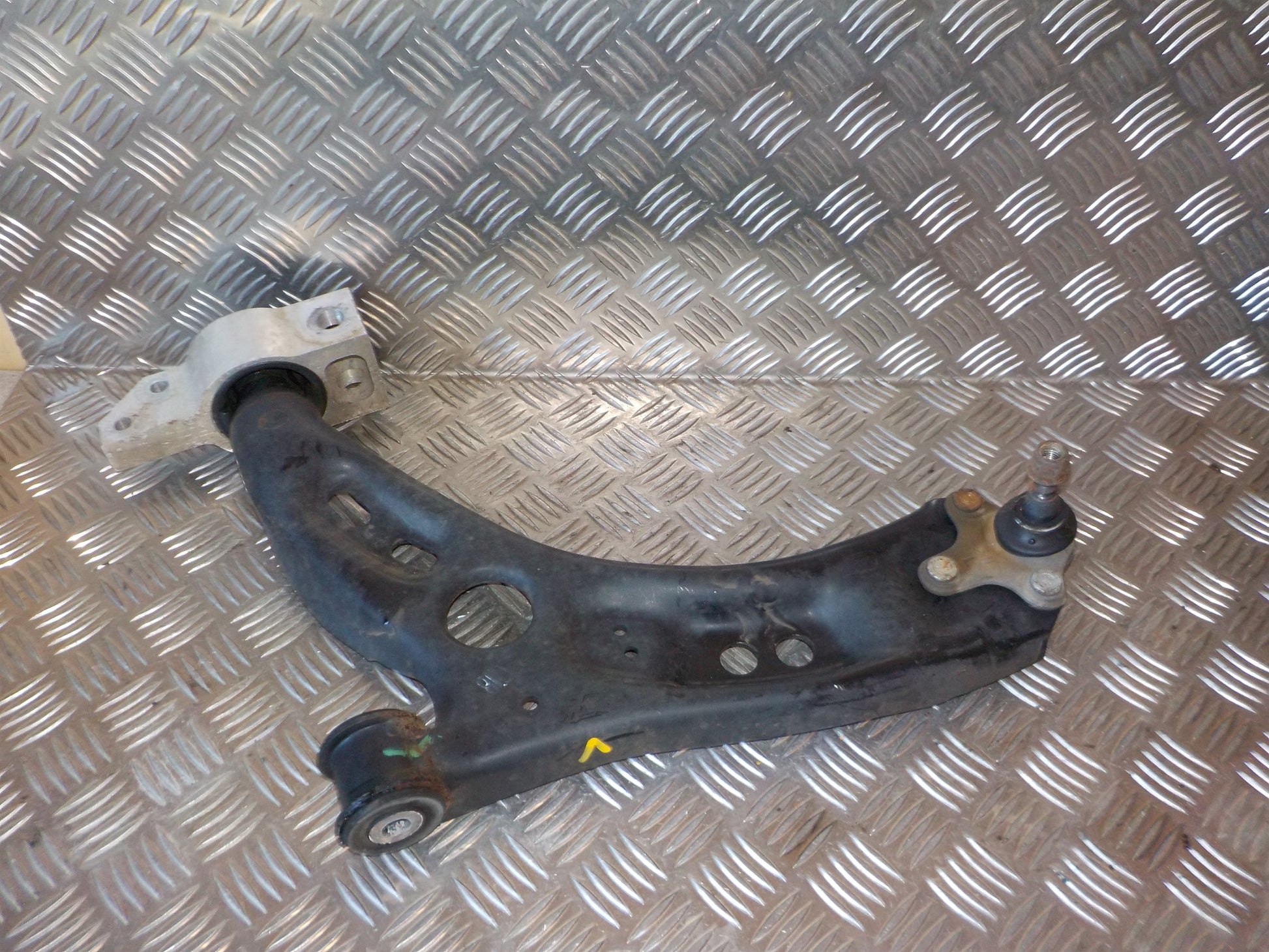 VW Tiguan 5N Bærearm F.N. V Med OEM Nr. 1K0407165C Fra VW Ophugger