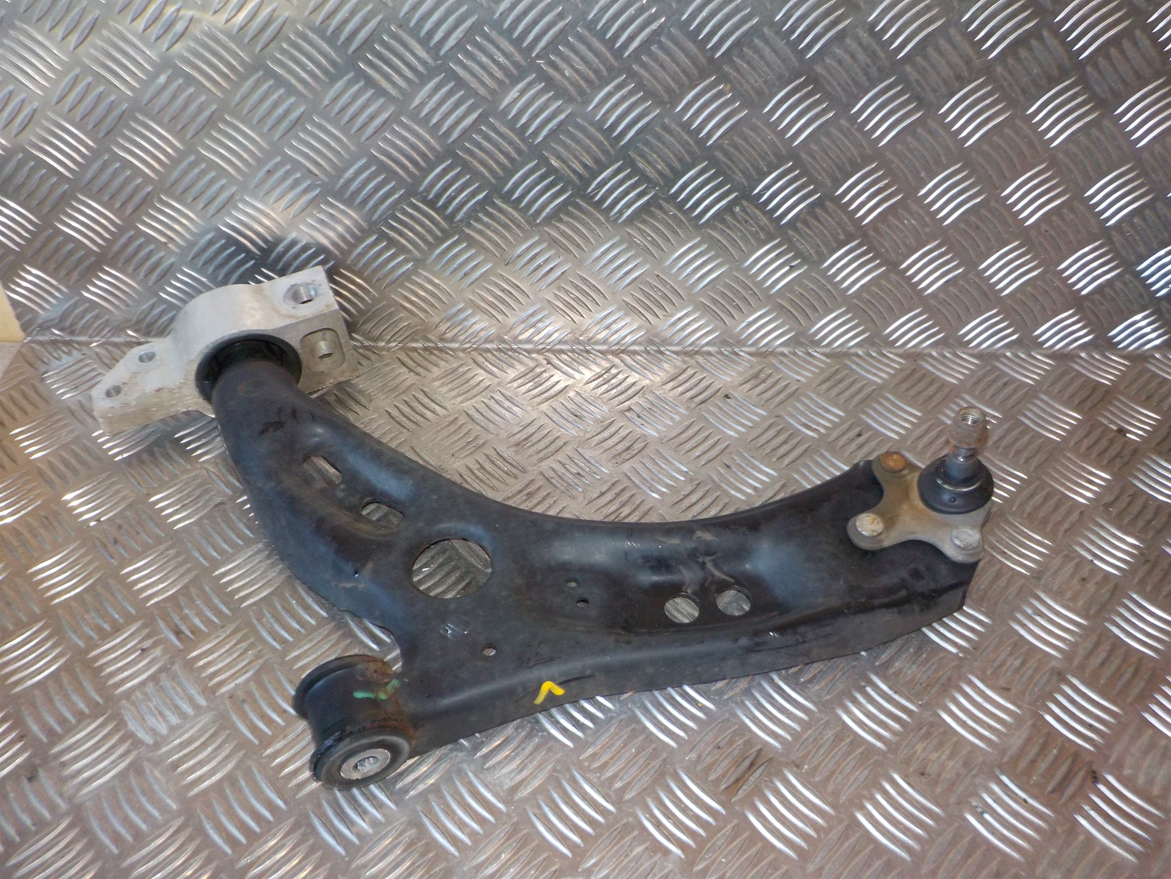 VW Tiguan Bærearm F.N. V Med OEM Nr. 5N0407151 Fra VW Ophugger