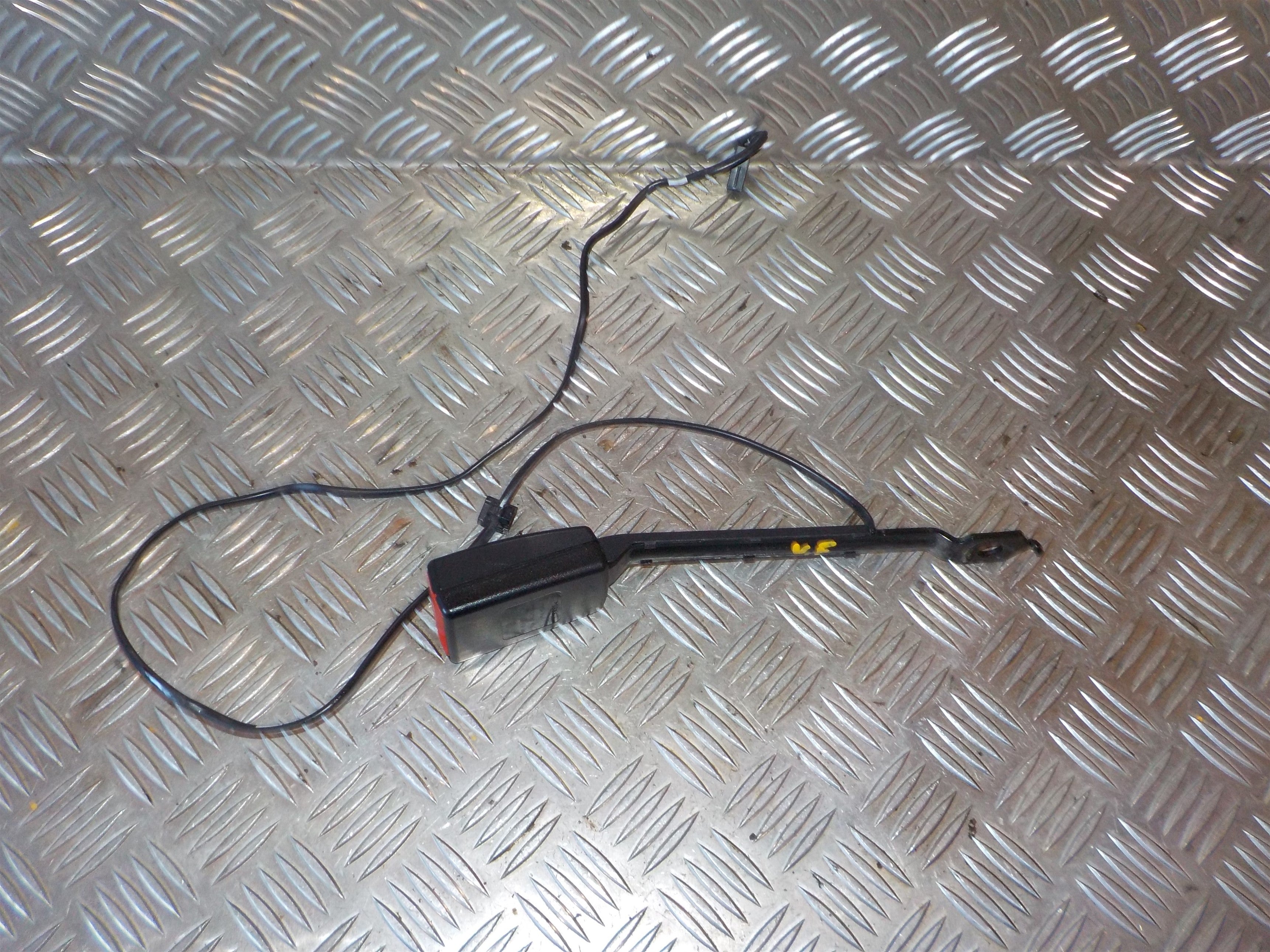 VW Tiguan Seleholder (/-Lås) Med OEM Nr. 5N0857755D Fra VW Ophugger