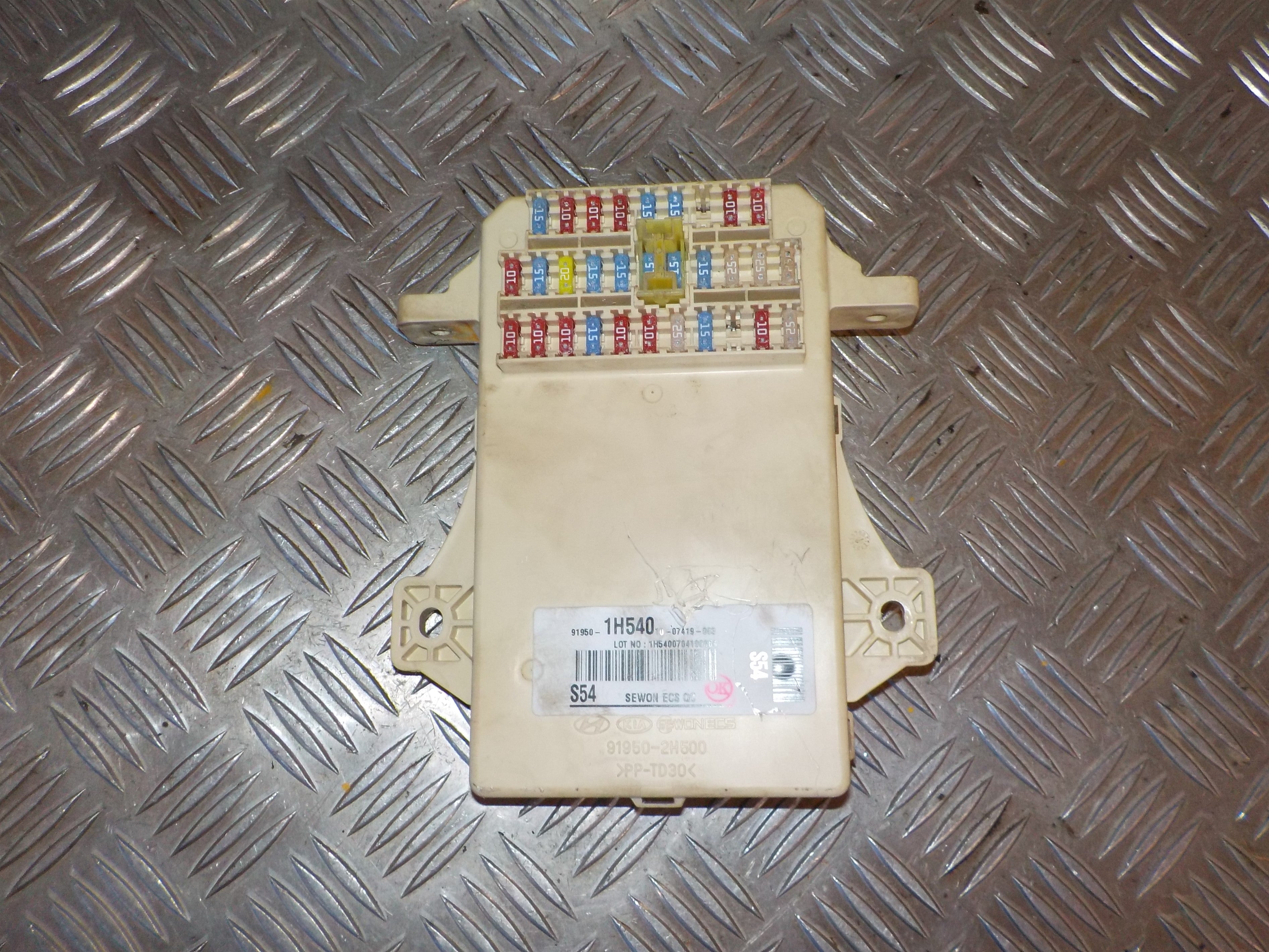 Kia Ceed Sikringsboks Med OEM Nr. 919501H540 Fra Kia Ophugger