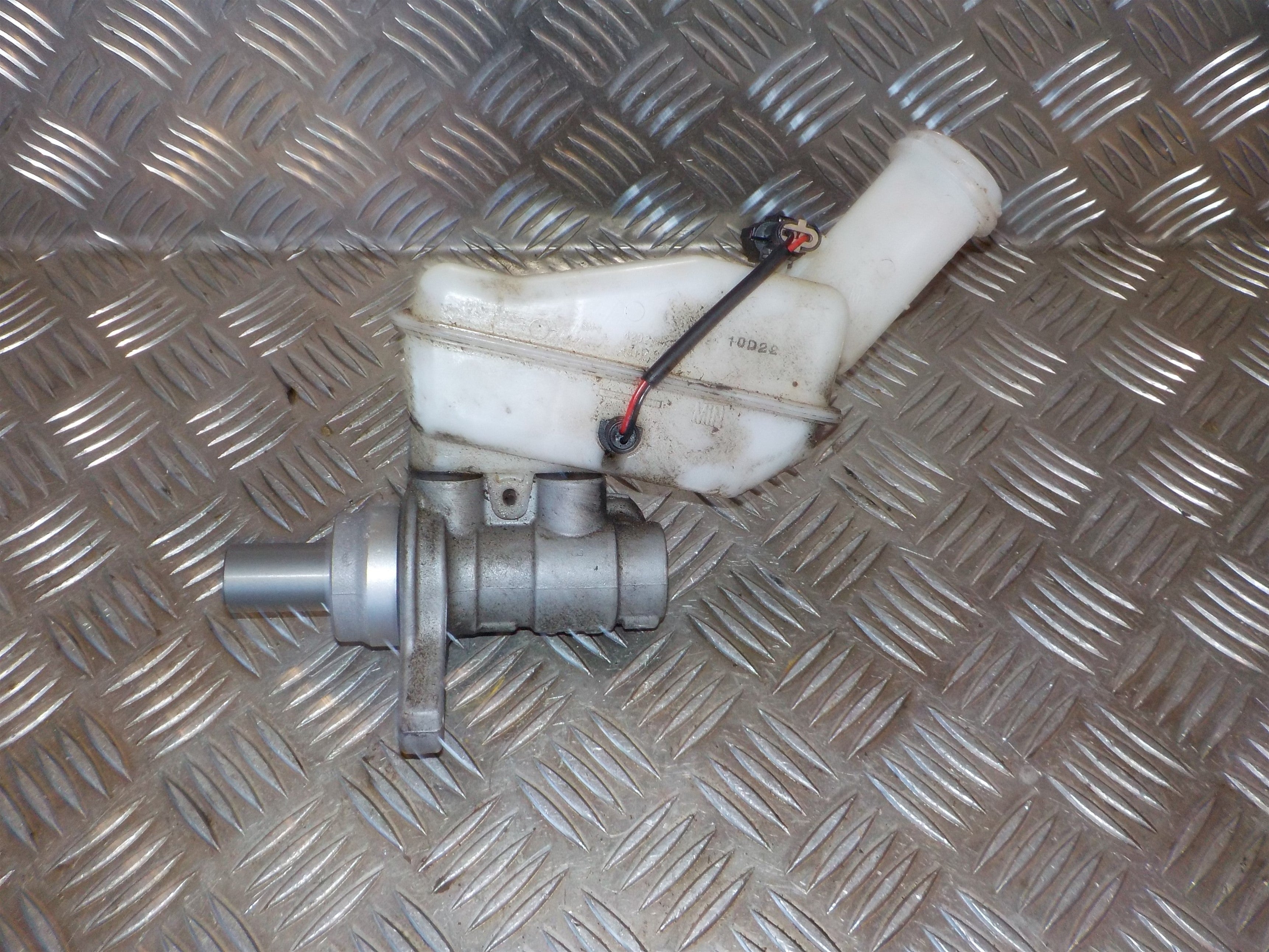 Chevrolet Spark Bremsehovedcylinder Med OEM Nr. Ophugger Fra Chevrolet Ophugger