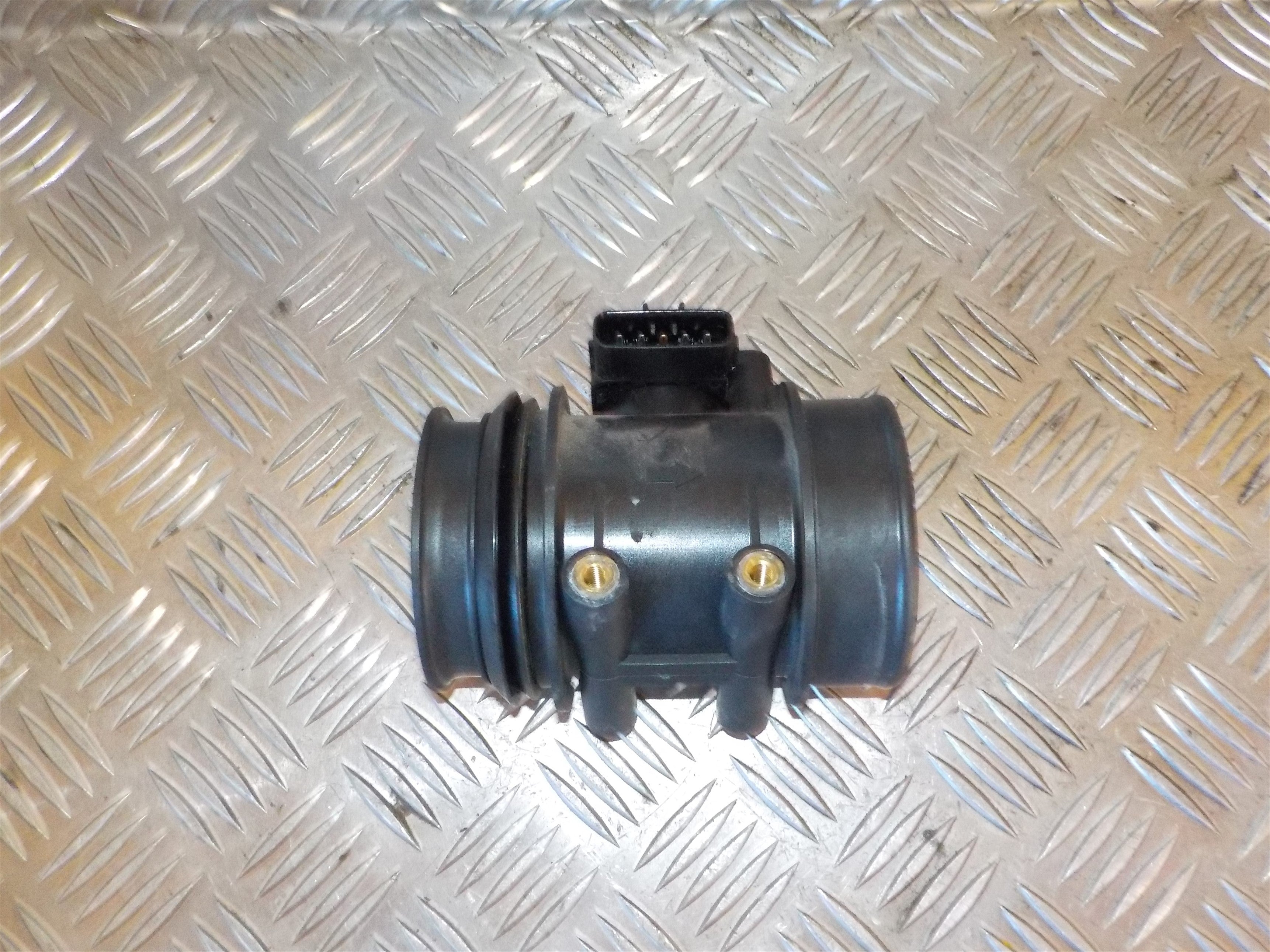 Volvo V70 Luftmængdemåler Med OEM Nr. MB1974080040 Fra Volvo Ophugger