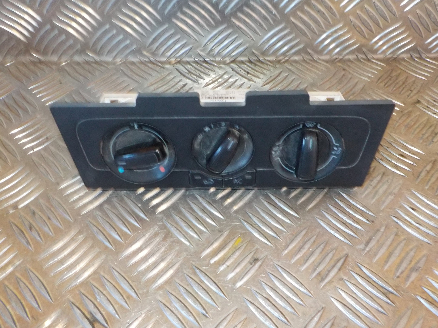 VW Polo 6R Varmeregulering Med OEM Nr. 6R0820045F Fra VW Ophugger