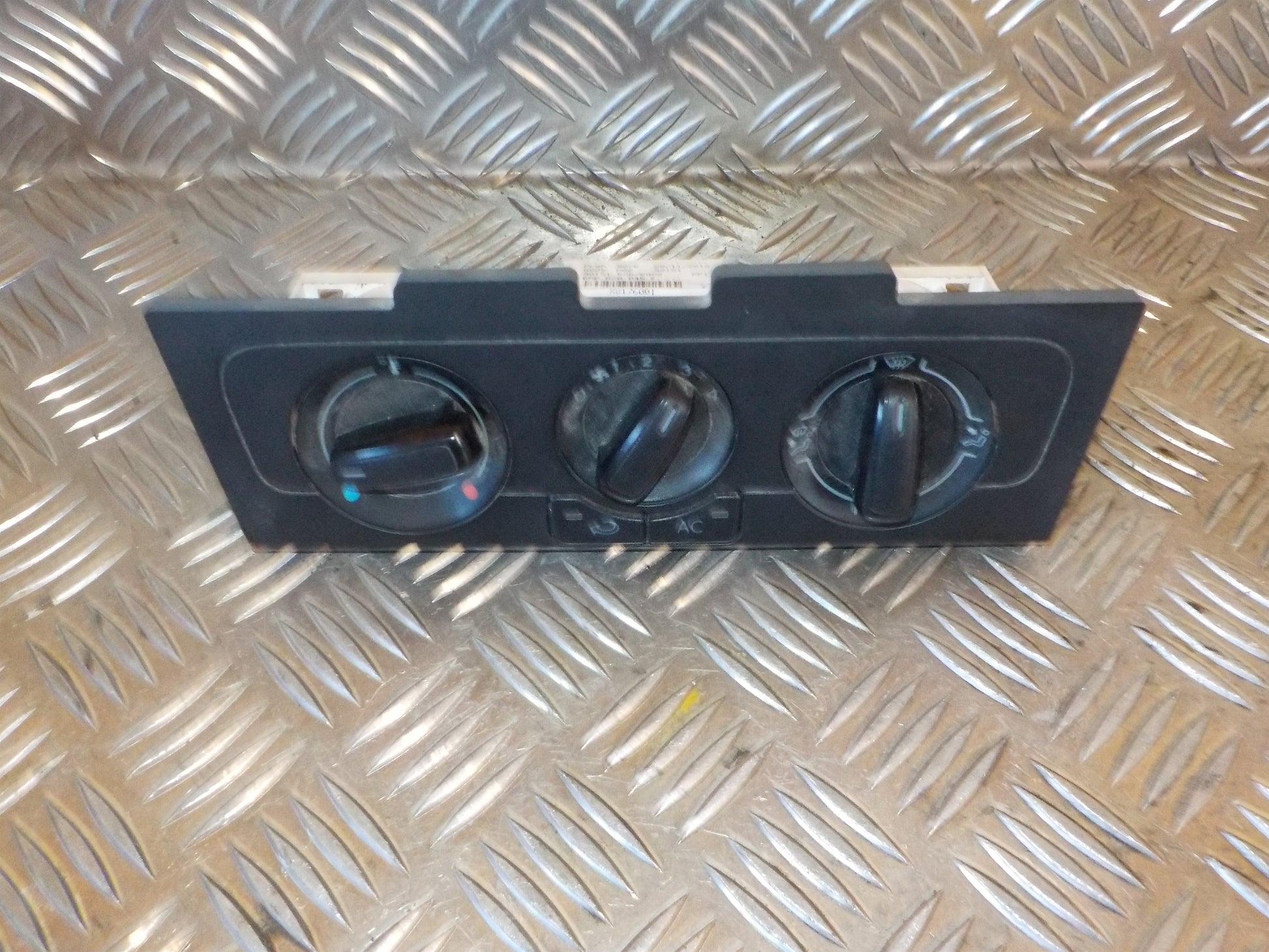 VW Polo 6R Varmeregulering Med OEM Nr. 6R0820045F Fra VW Ophugger