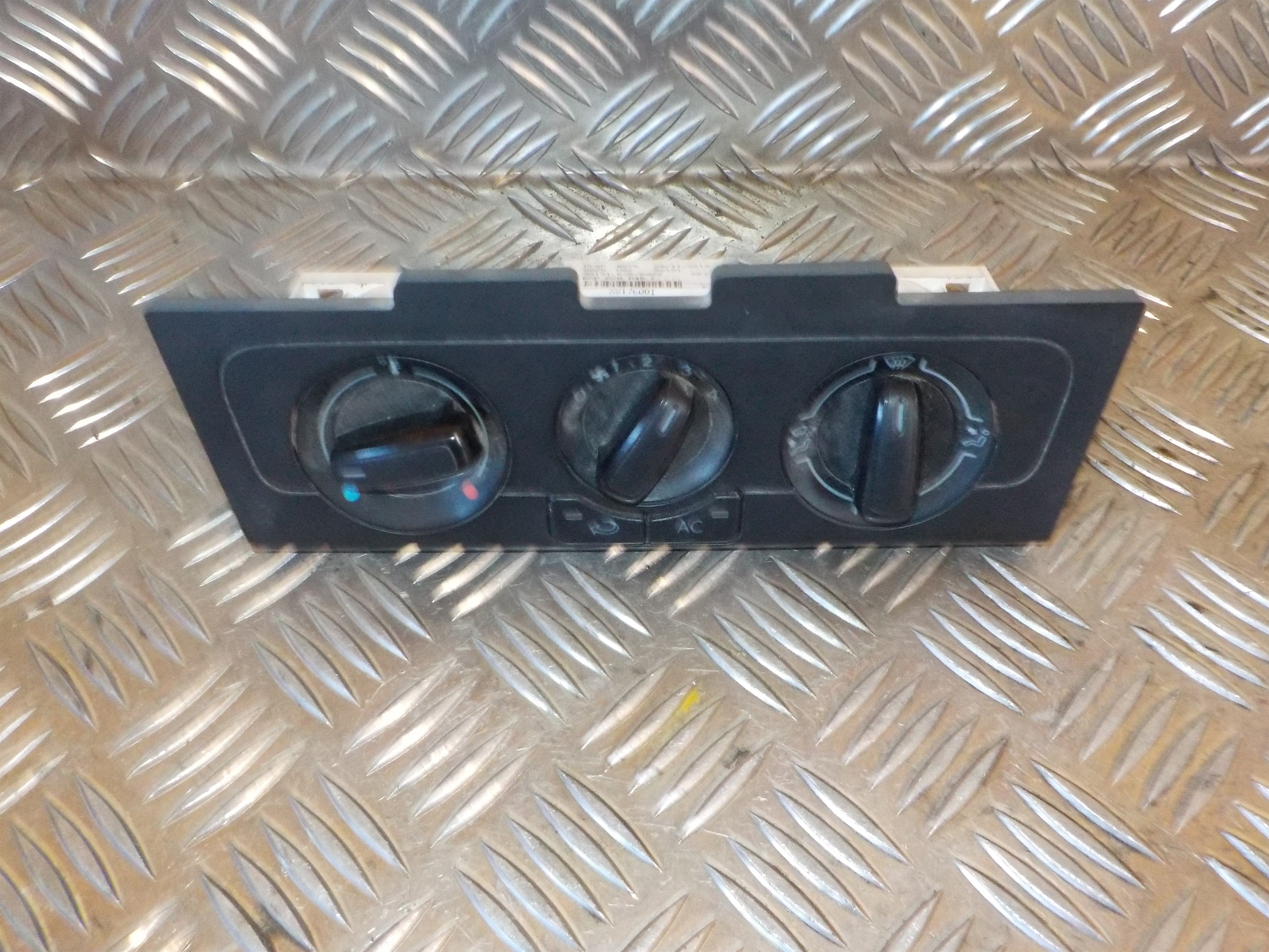 VW Polo 6R Varmeregulering Med OEM Nr. 6R0820045F Fra VW Ophugger