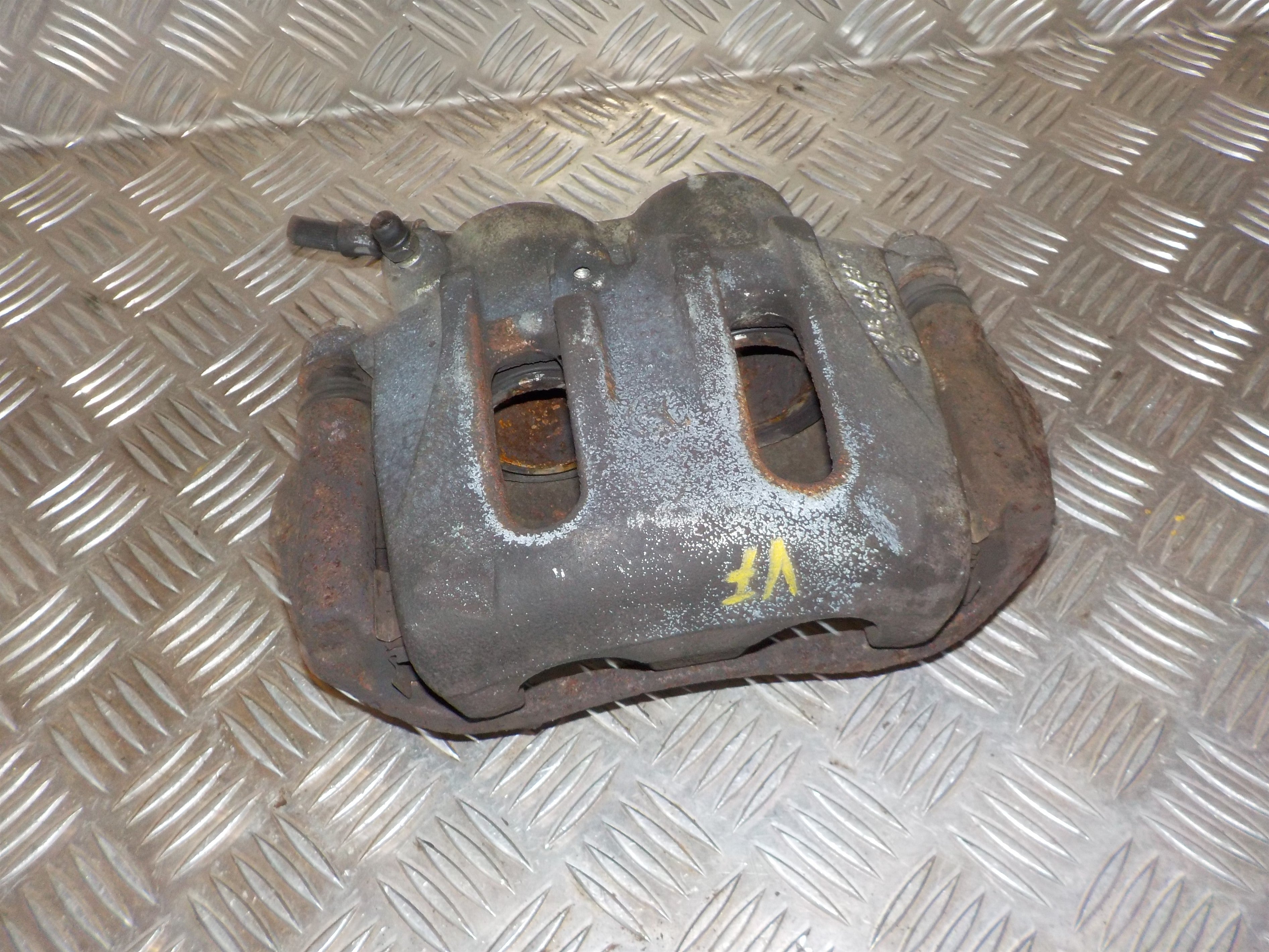 Mercedes Vito W639 Bremsekaliber Vf Med OEM Nr. A6394200483 Fra Mercedes Ophugger