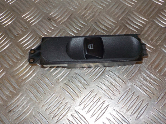 Mercedes VITO W639 Kontakt Rudehejs Med OEM Nr. 6395450613 Fra Mercedes Ophugger