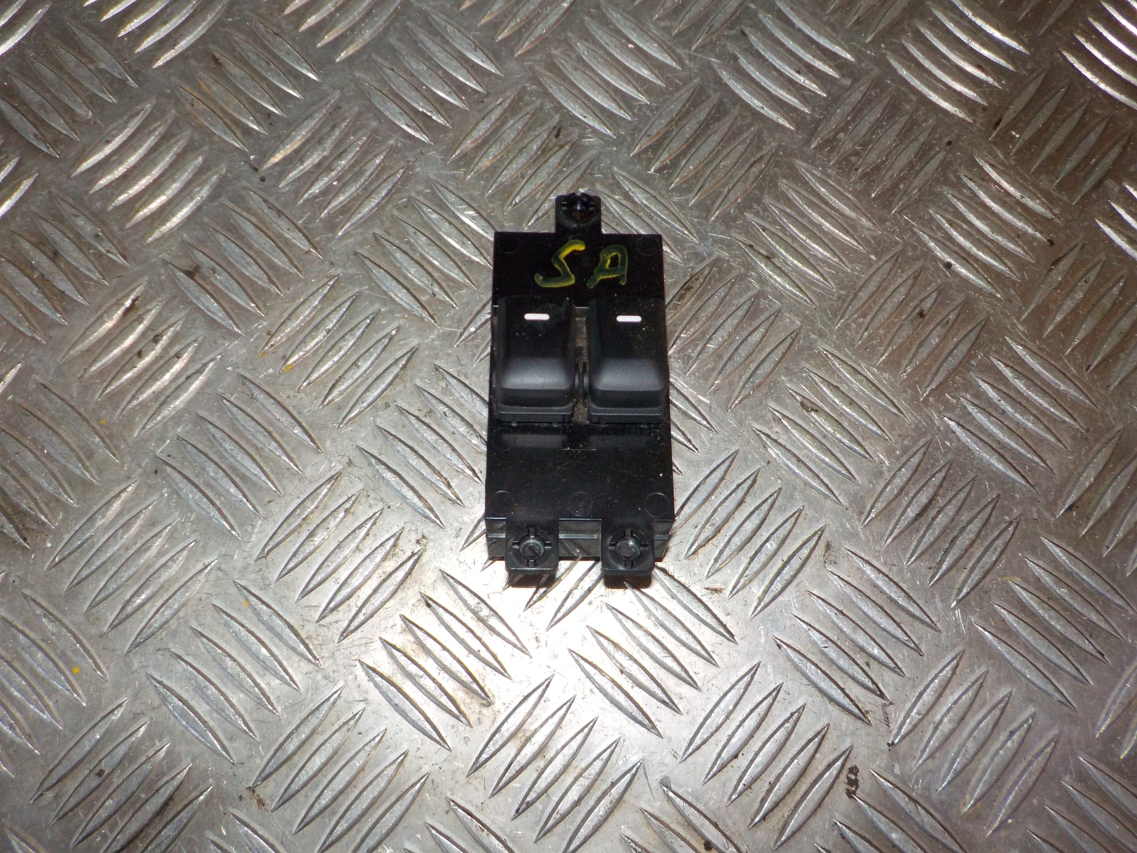 Kia Picanto Kontakt Rudehejs Med OEM Nr. 935701Y000 Fra Kia Ophugger