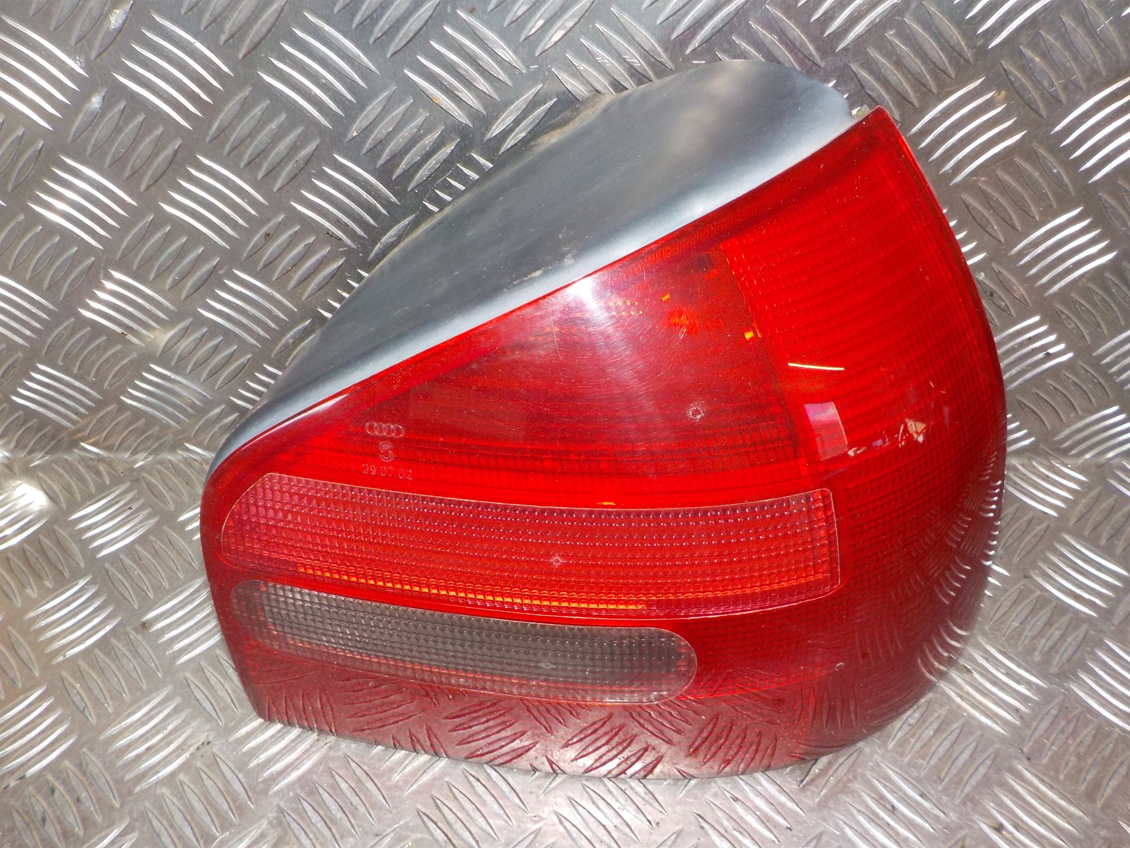 Audi A3 Baglygte Med OEM Nr. Ophugger Fra Audi Ophugger