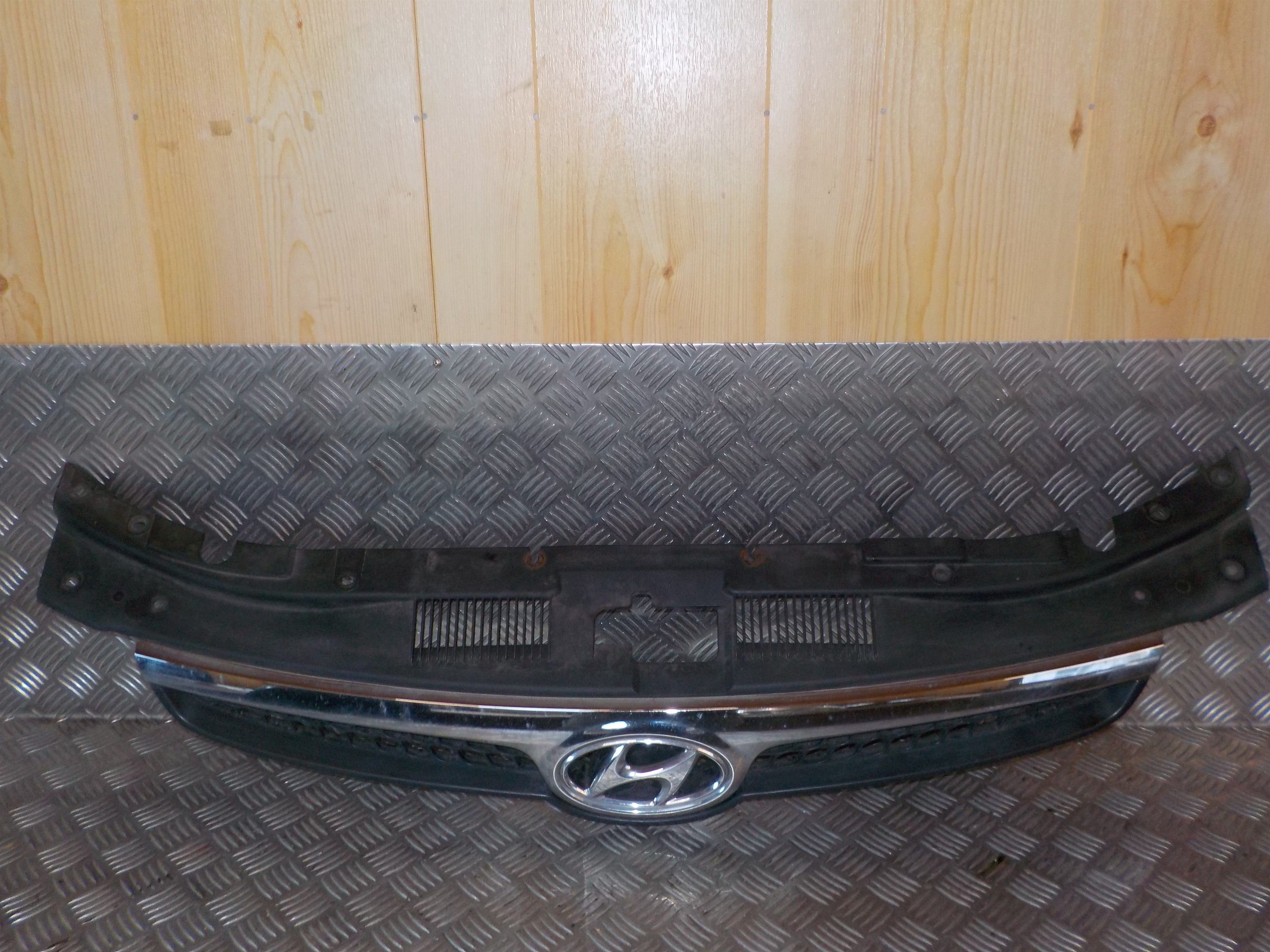 Hyundai I30 Km Frontgitter Med OEM Nr. 863512L000 Fra Hyundai Ophugger