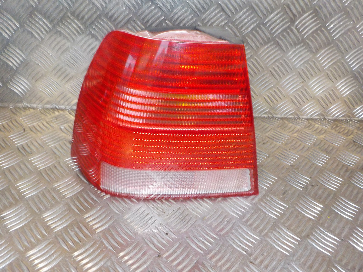 VW Bora 1J Baglygte Med OEM Nr. 1J5945095AA Fra VW Ophugger