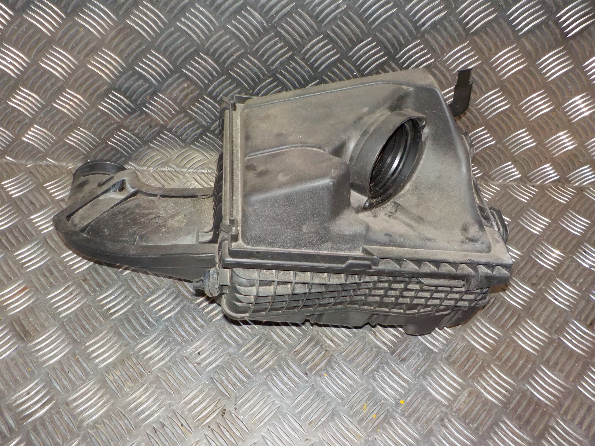 Renault Laguna 3 Luftfilterkasse  Med OEM Nr. 8200787623D Fra Renault Ophugger