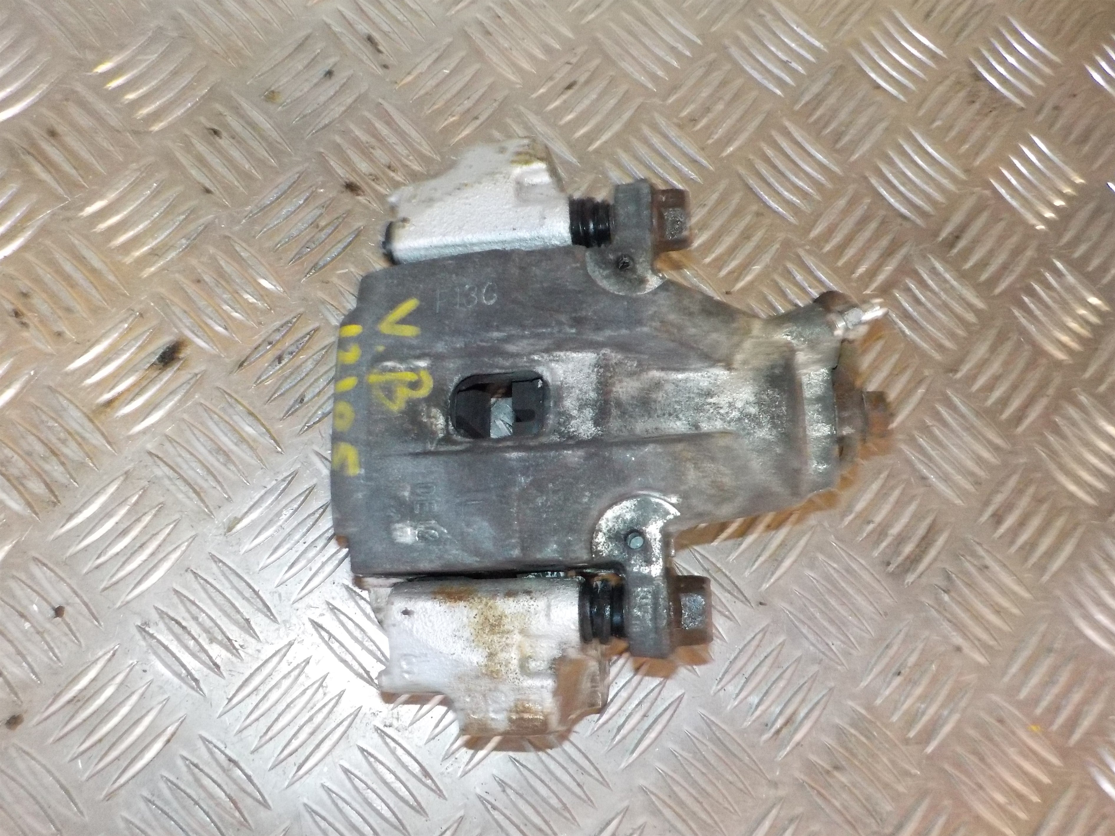 Toyota Landcruiser J 200 Bremsekaliber Vb Med OEM Nr. Ophugger Fra Toyota Ophugger