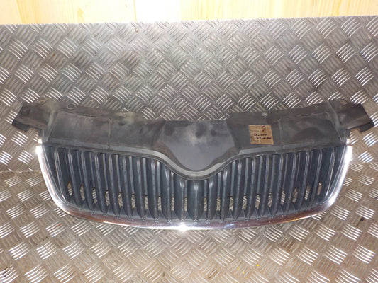 Skoda Fabia Frontgitter Med OEM Nr. 5J0853668A9B9 Fra Skoda Ophugger