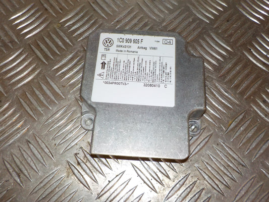 Skoda Fabia Airbag Elboks Med OEM Nr. 1C0909605F Fra Skoda Ophugger