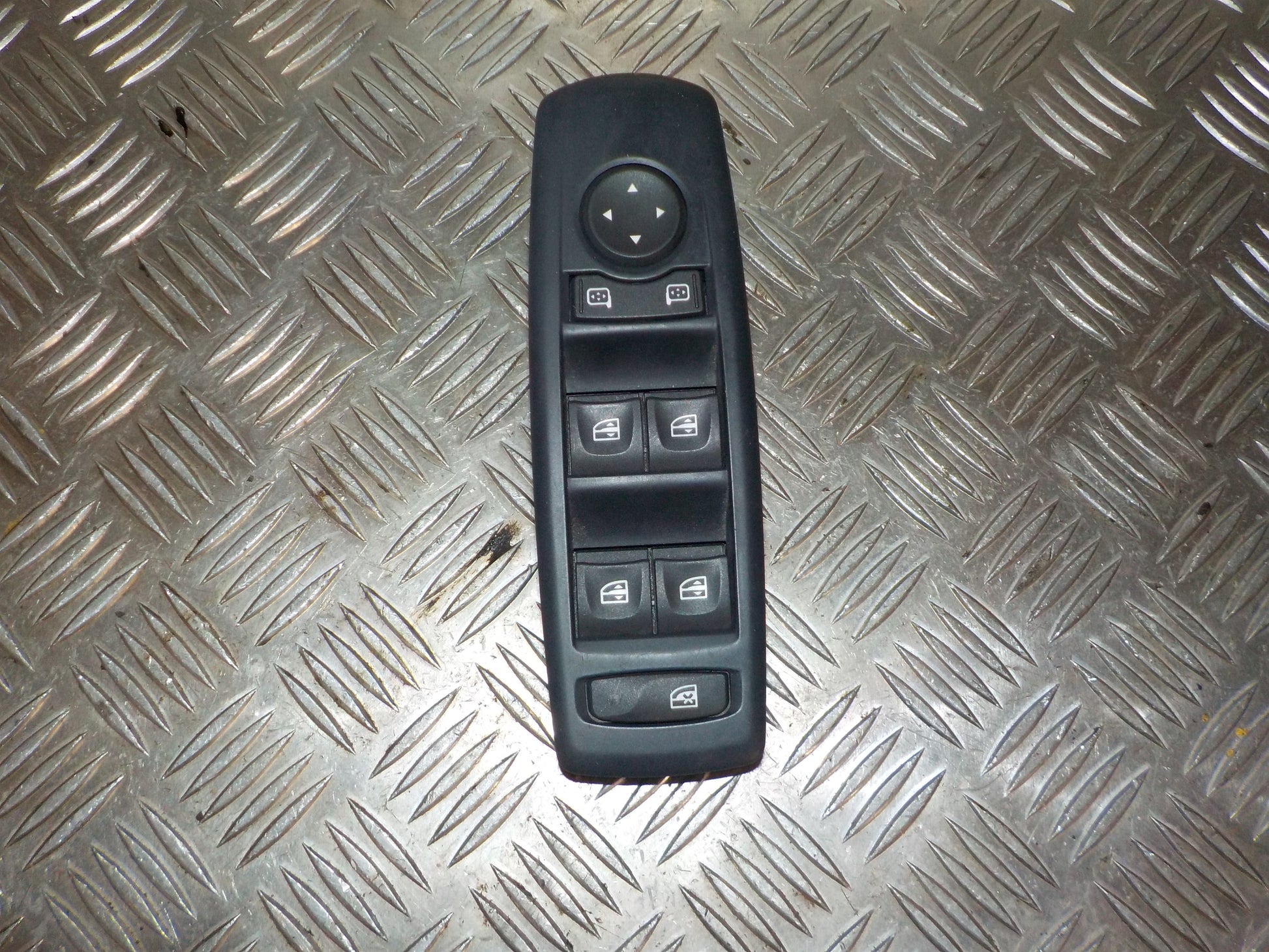 Renault Laguna 3 Kontakt Rudehejs Med OEM Nr. Ophugger Fra Renault Ophugger
