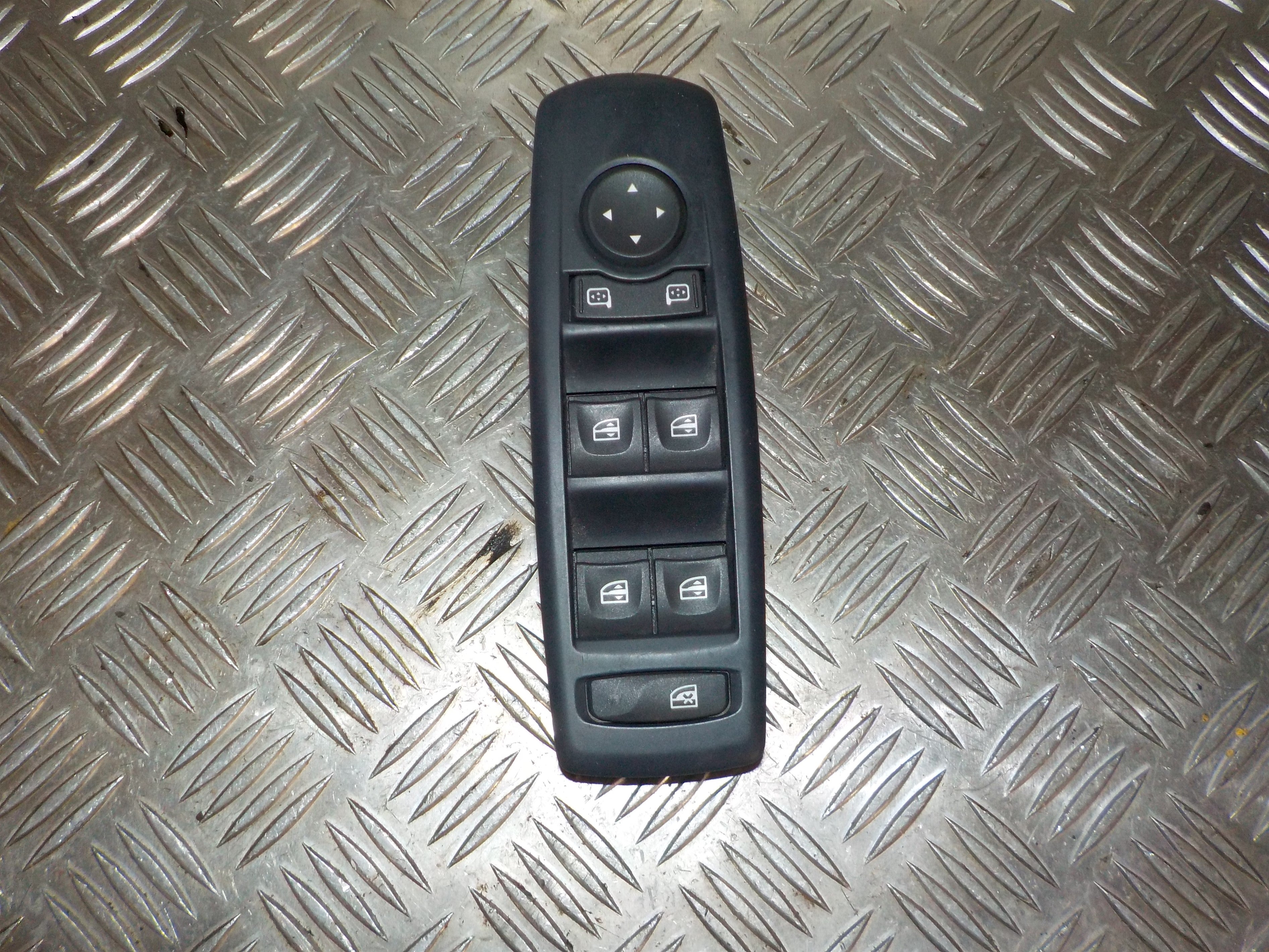 Renault Laguna 3 Kontakt Rudehejs Med OEM Nr. Ophugger Fra Renault Ophugger