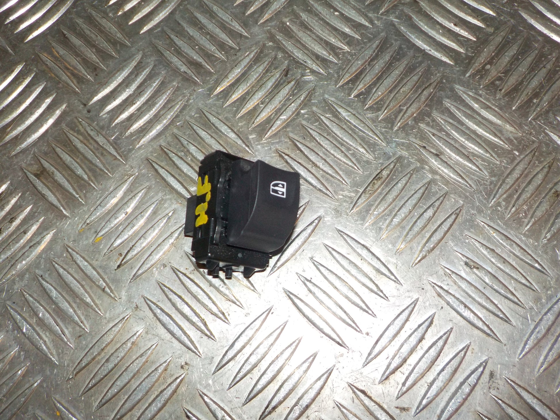 Renault Laguna 3 Kontakt Rudehejs Med OEM Nr. E3017620110B Fra Renault Ophugger