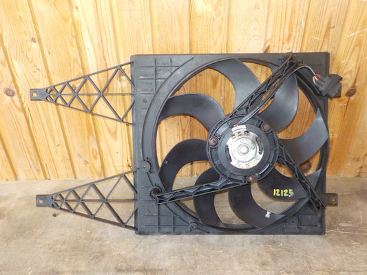 Skoda Fabia Kølerblæser El Med OEM Nr. 6Q0121207N Fra Skoda Ophugger